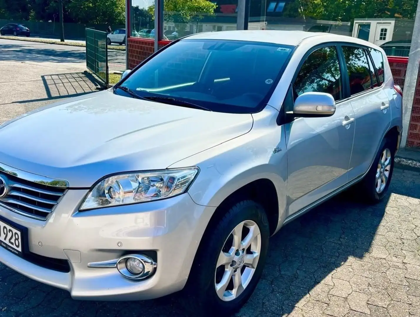 Toyota RAV 4 RAV4 2,2-l-D-4D 4x4 Automatik Silber - 1