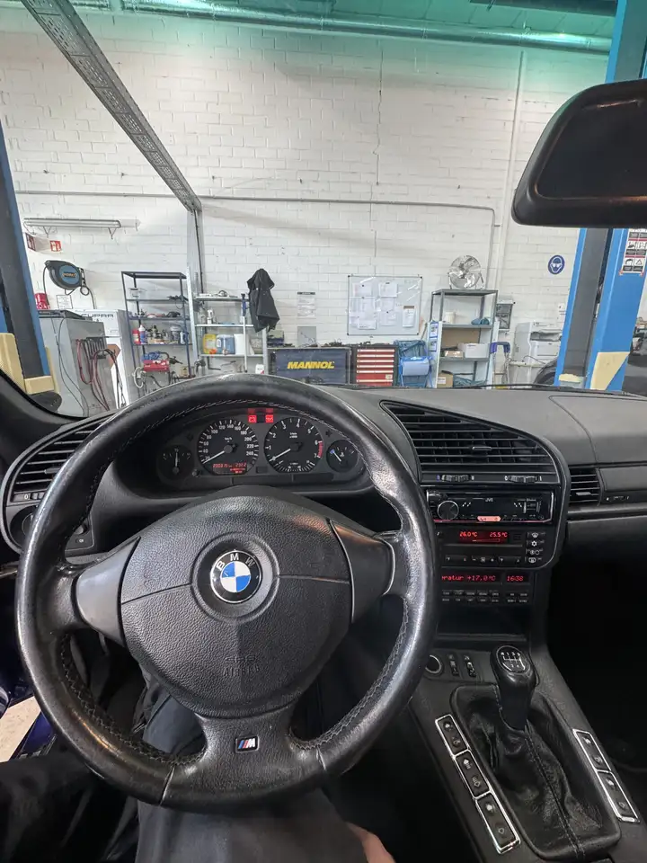 BMW 318 E36 Velvet Blau Individual, foto 9
