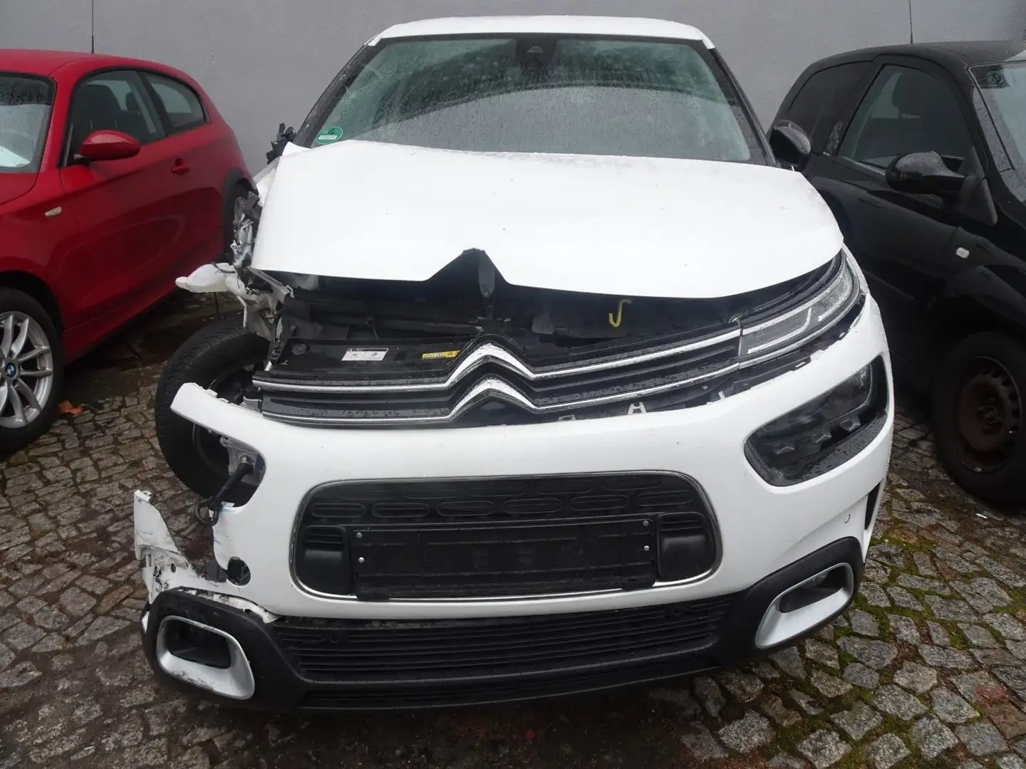 Citroen C4 Cactus PureTech 130 S&S Shine EAT6, NAV-TEMPO Violett - 2