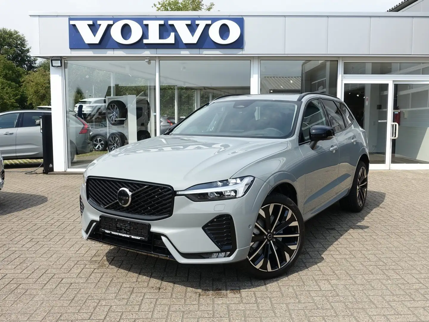 Volvo XC60 B5 AWD Ultra Dark Leasing ab € 399,- mtl. Grigio - 1