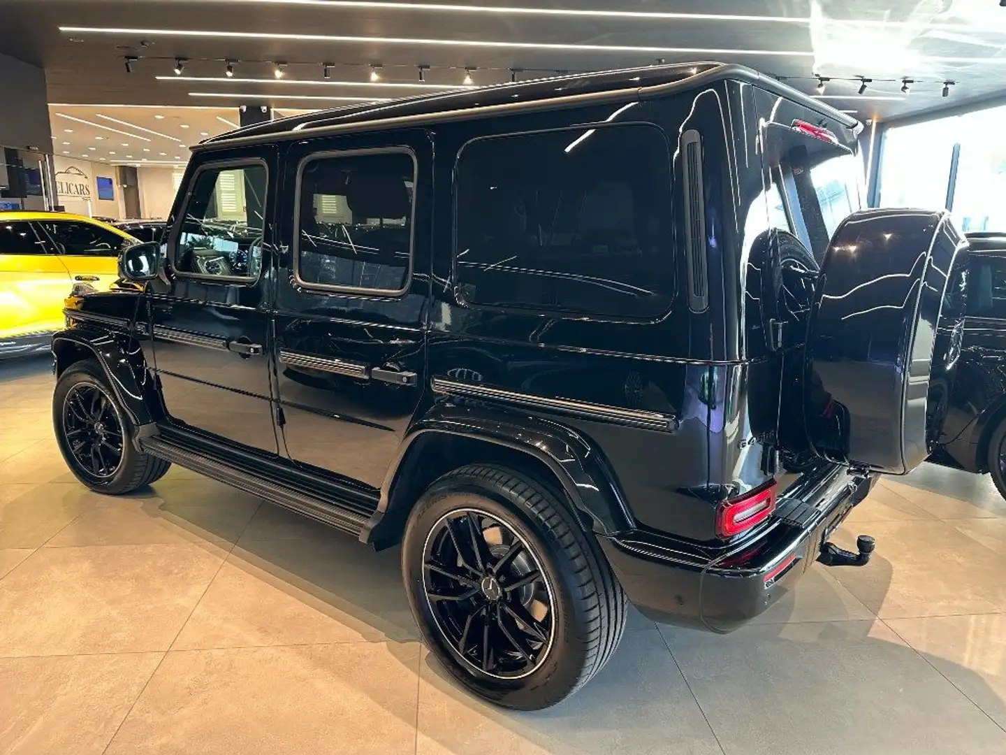 Mercedes-Benz G 450 d Mild hybrid S.W. AMG Line Schwarz - 1