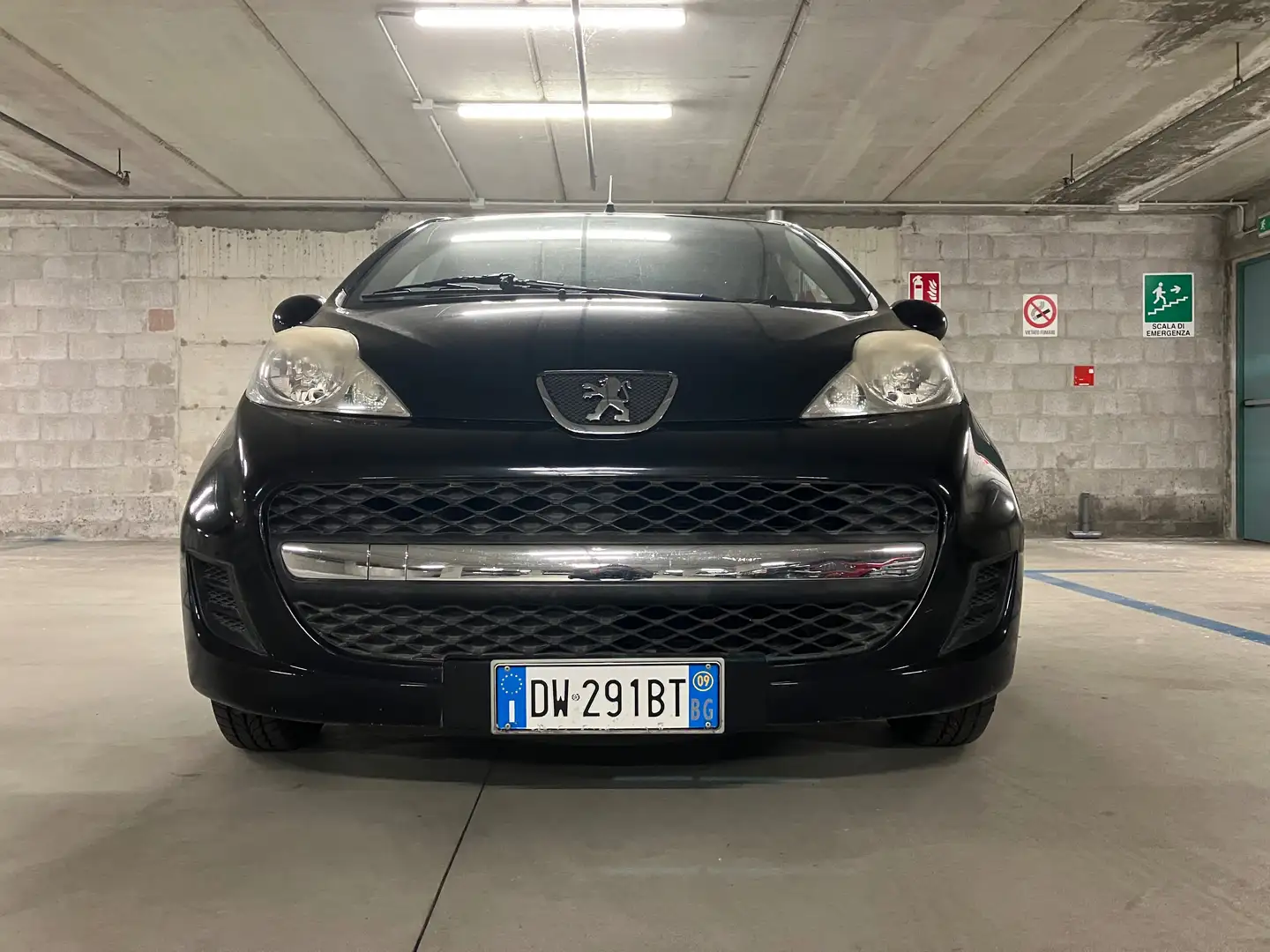 Peugeot 107 1.0 12v Active (plaisir) 5p FL Schwarz - 2
