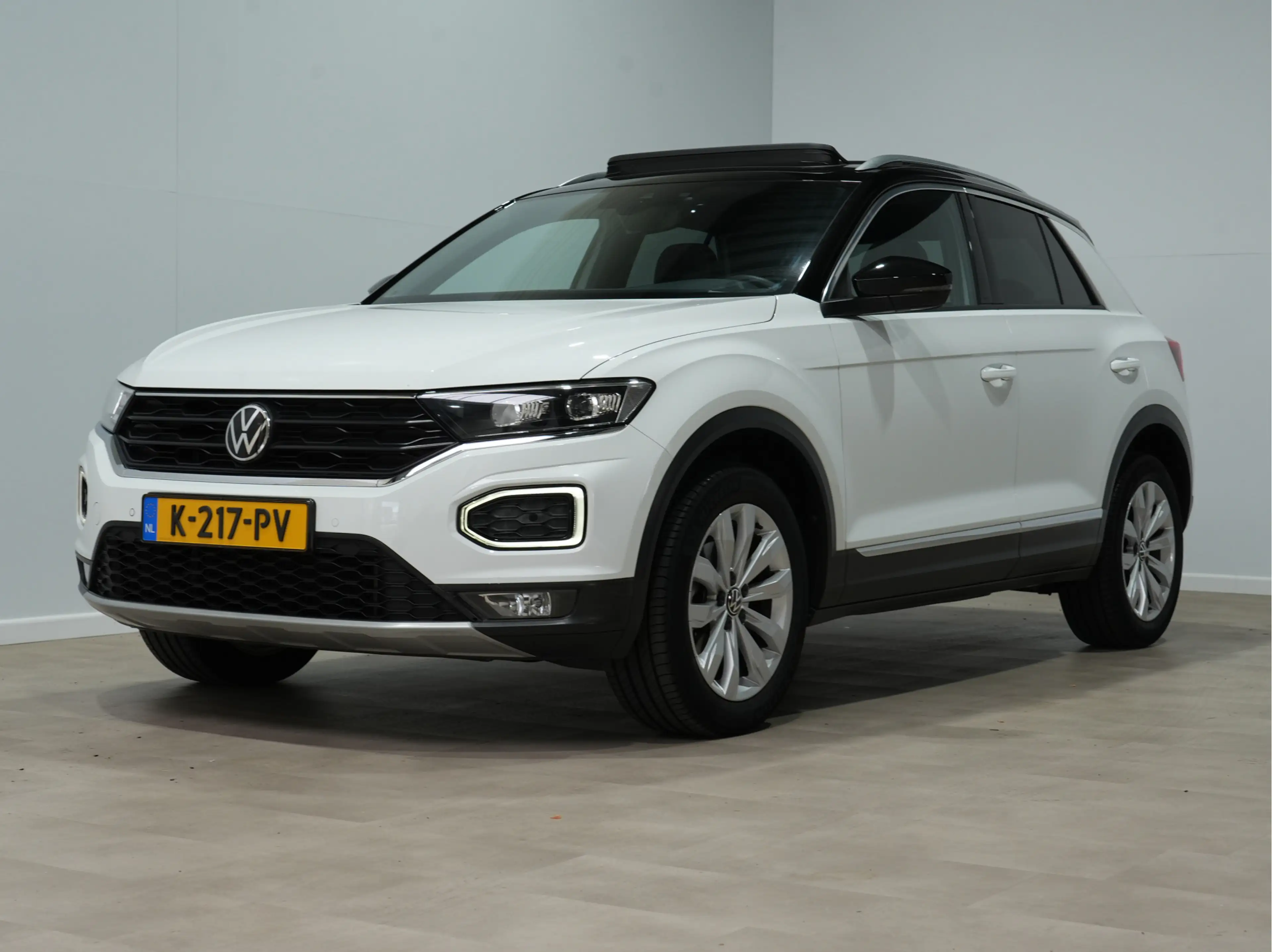 Volkswagen T-Roc 1.5 150pk TSI Sport Panoramadak Navigatie 30 — photo 2