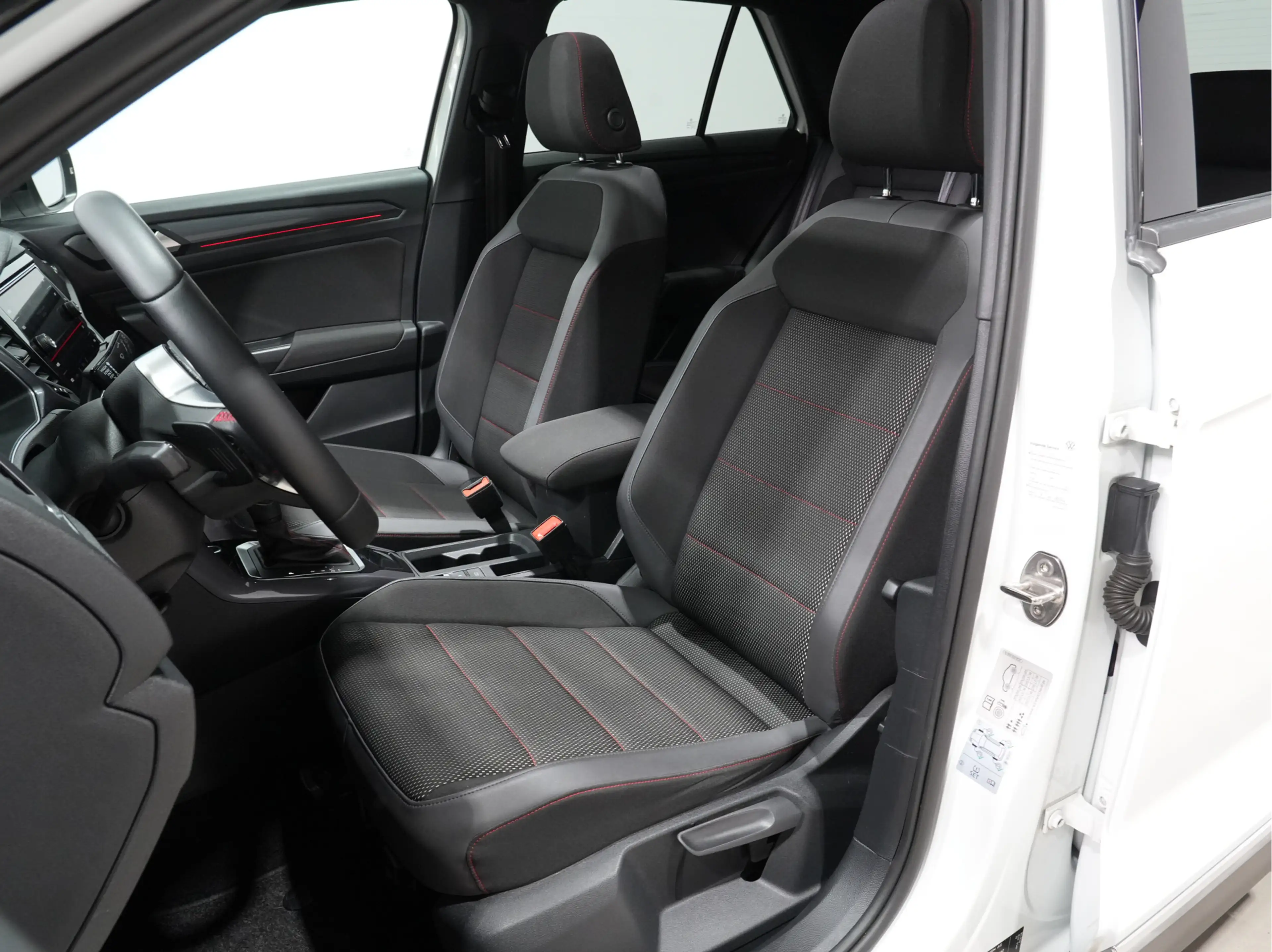 Volkswagen T-Roc 1.5 150pk TSI Sport Panoramadak Navigatie 30 — photo 7