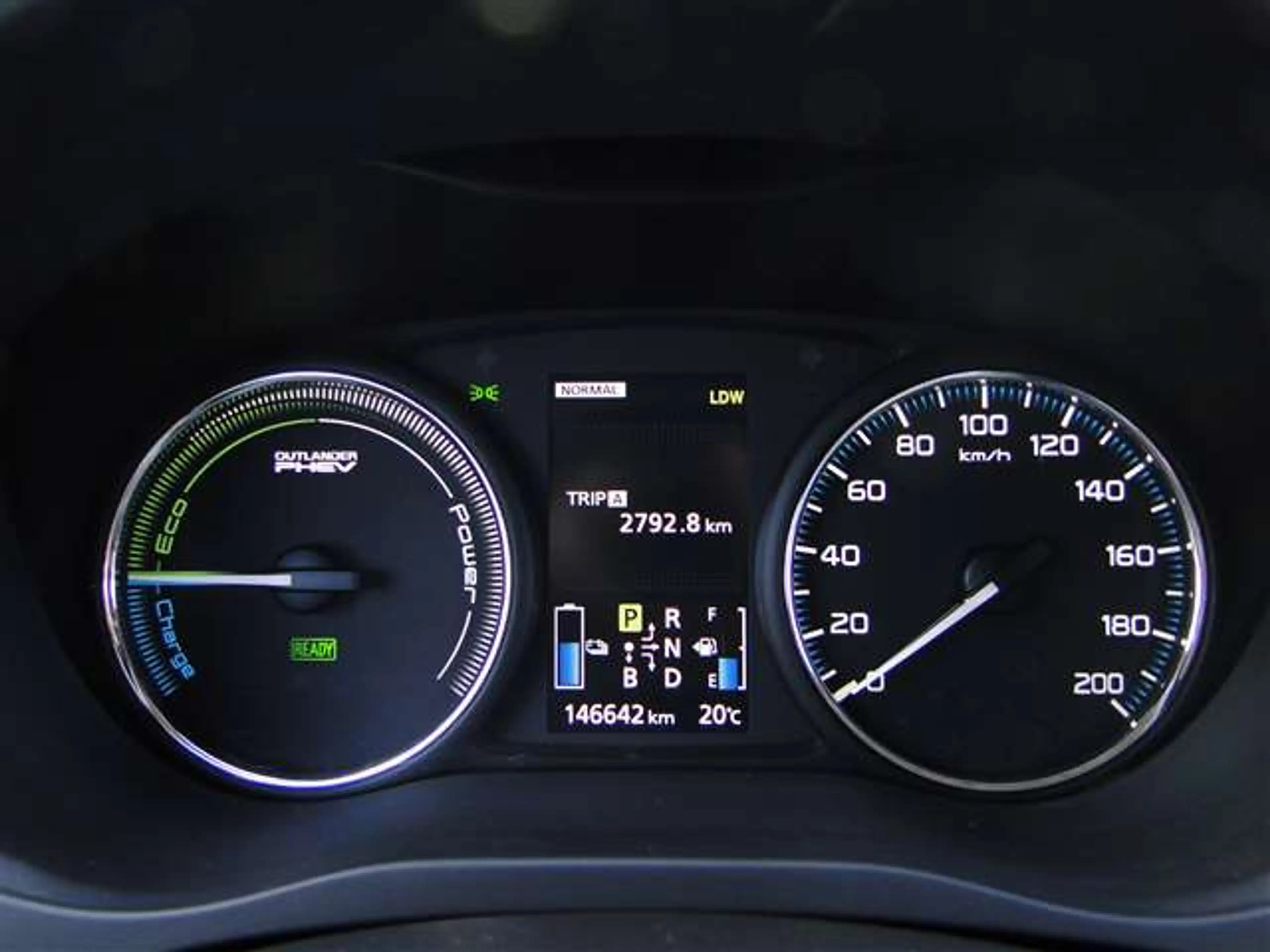 Mitsubishi Outlander 2.0 PHEV Instyle+ X-Line — photo 6