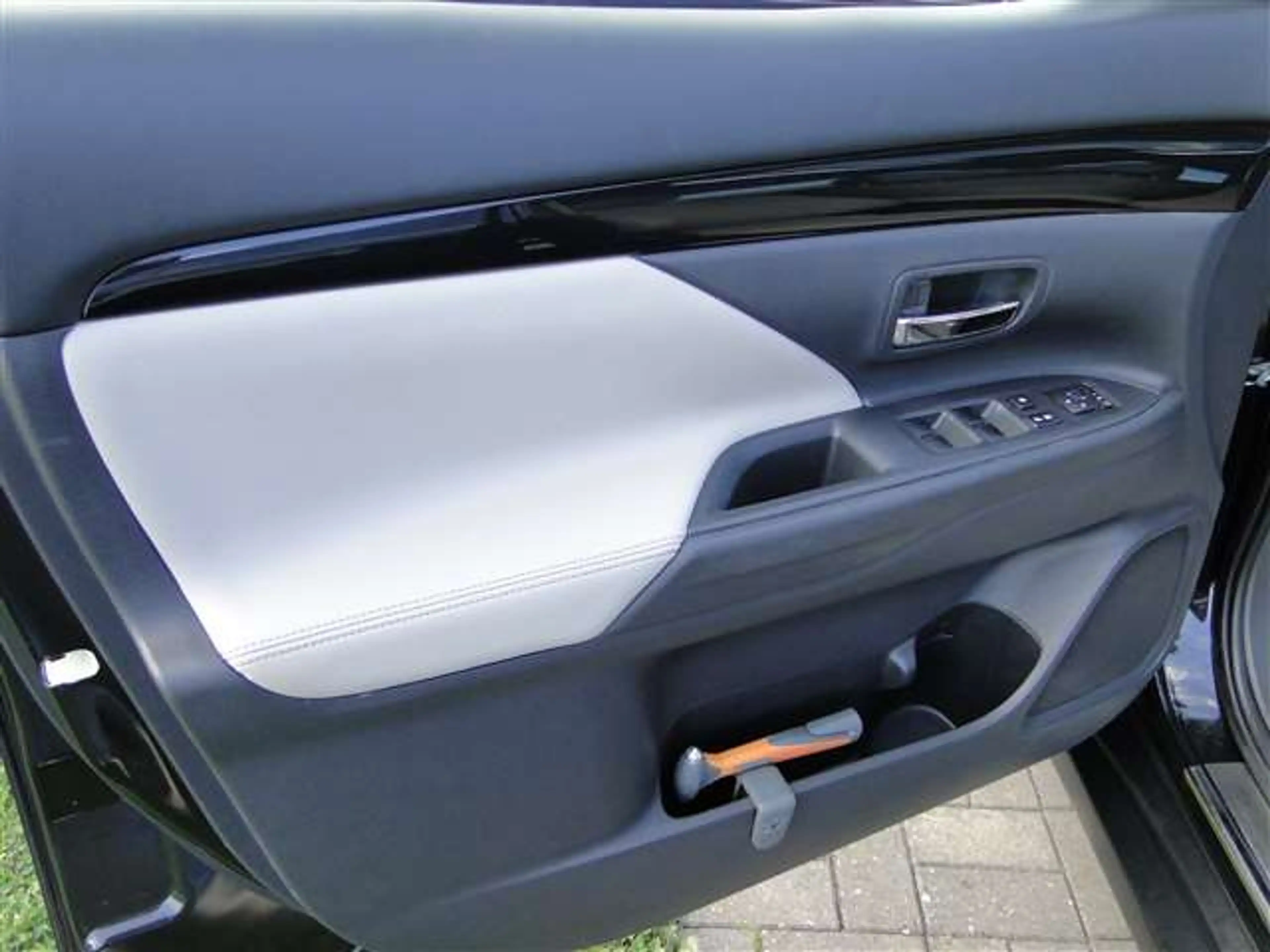 Mitsubishi Outlander 2.0 PHEV Instyle+ X-Line — photo 14