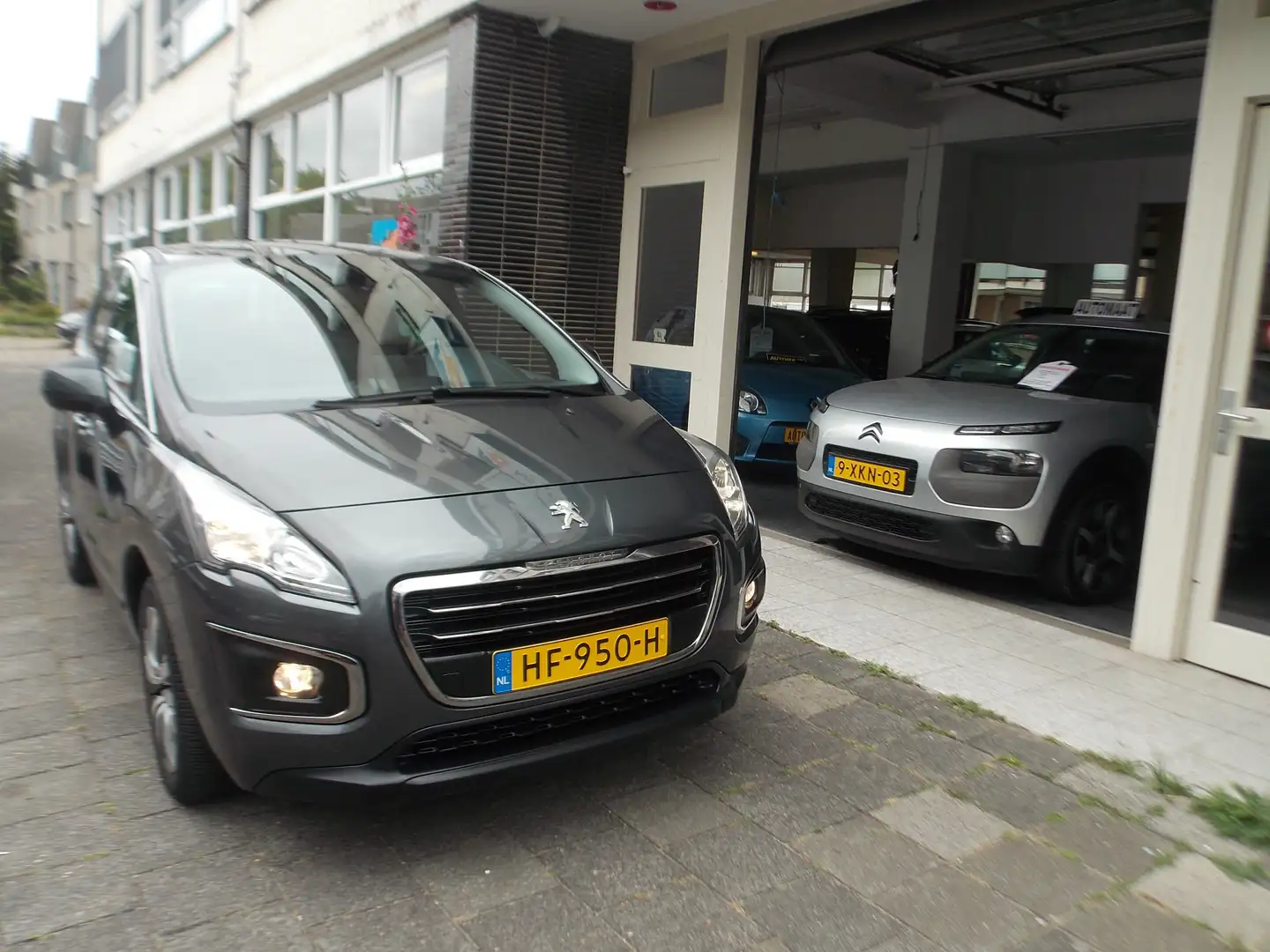 Peugeot 3008 1.2 PureTech Blue Lease NAVI TREKHAAK PDC Grijs - 1