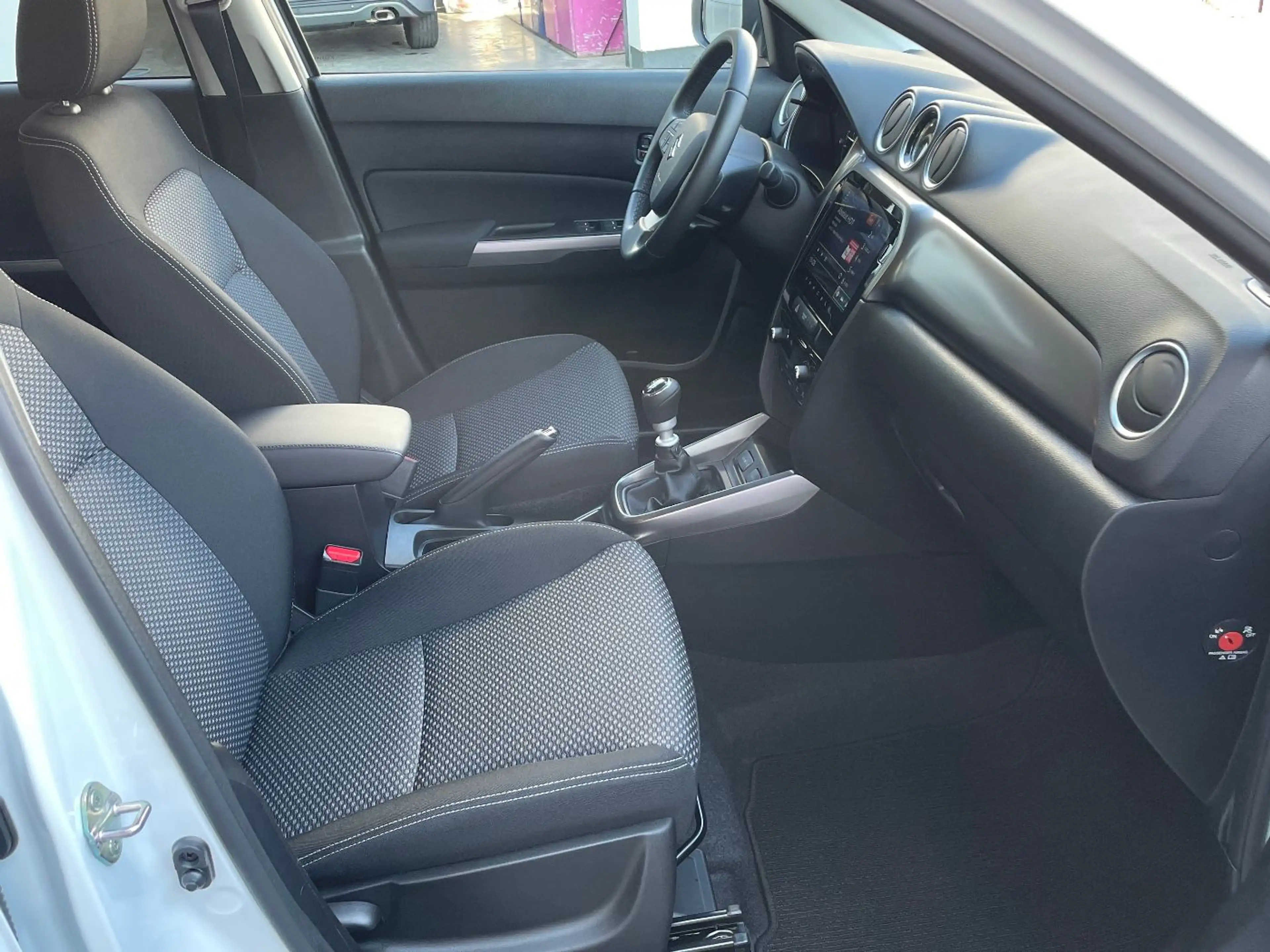 Suzuki Vitara Comfort Navi Kamera LED SHZ Alarm SHZ — photo 19