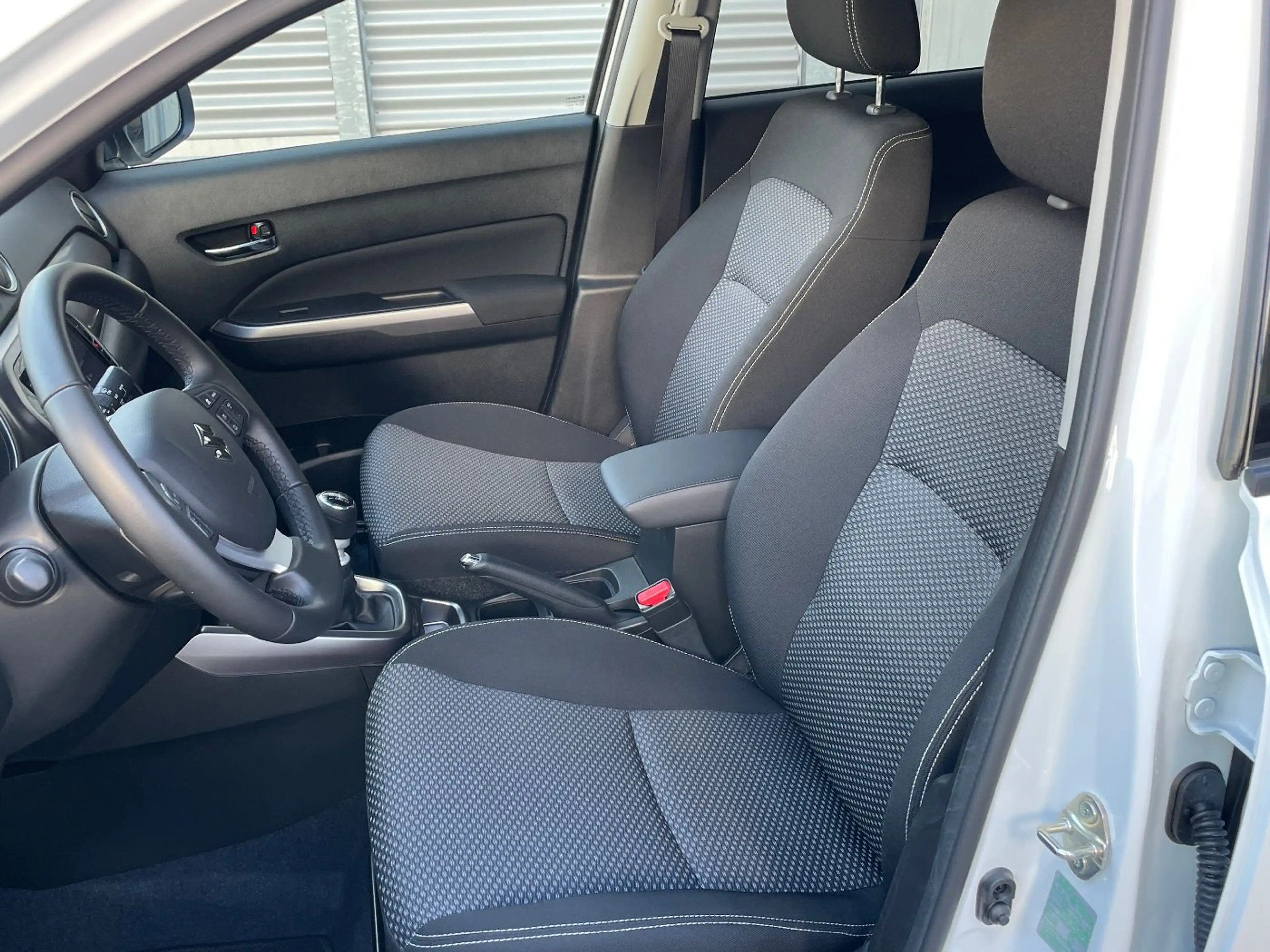 Suzuki Vitara Comfort Navi Kamera LED SHZ Alarm SHZ — photo 23
