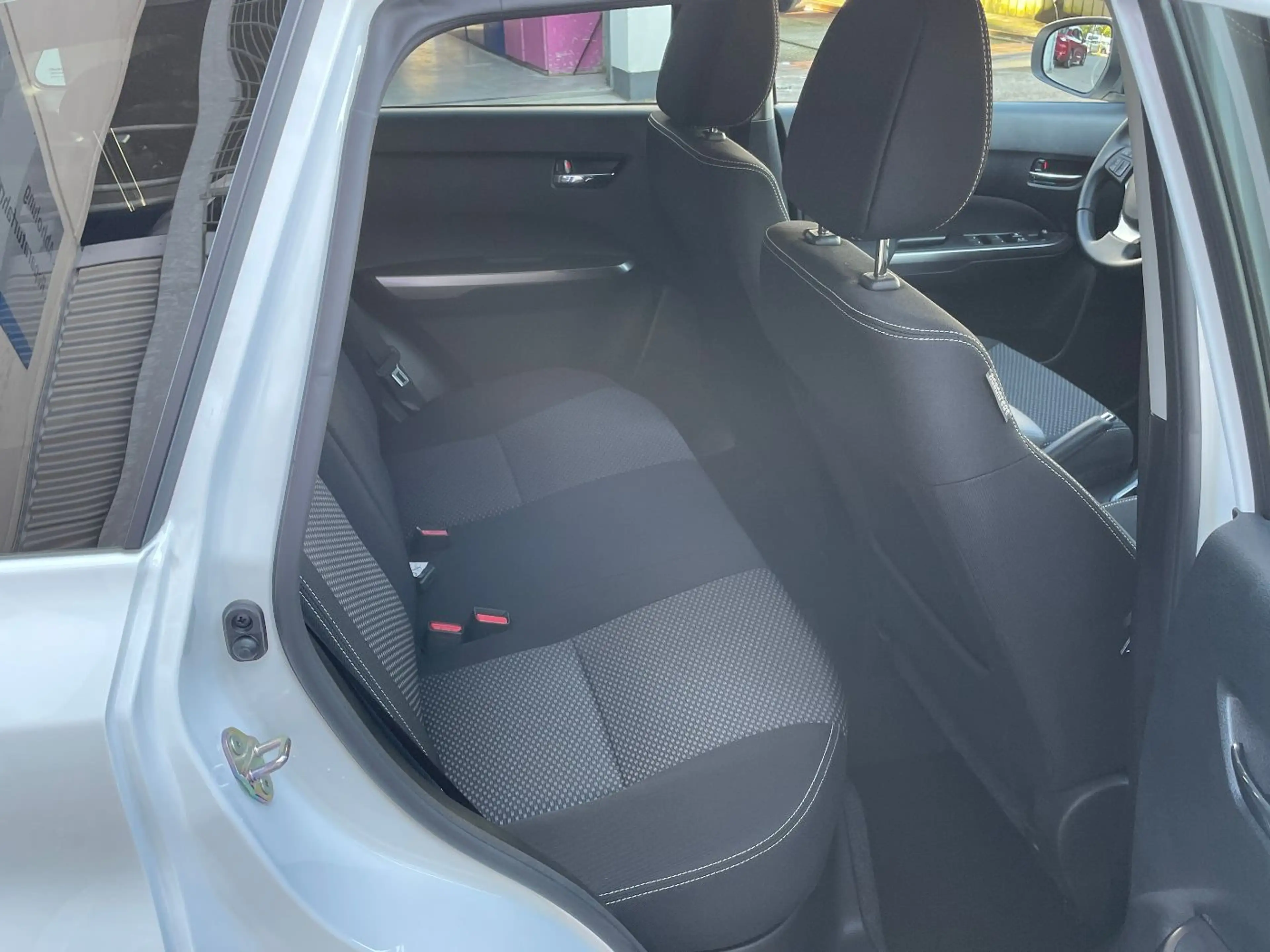 Suzuki Vitara Comfort Navi Kamera LED SHZ Alarm SHZ — photo 18