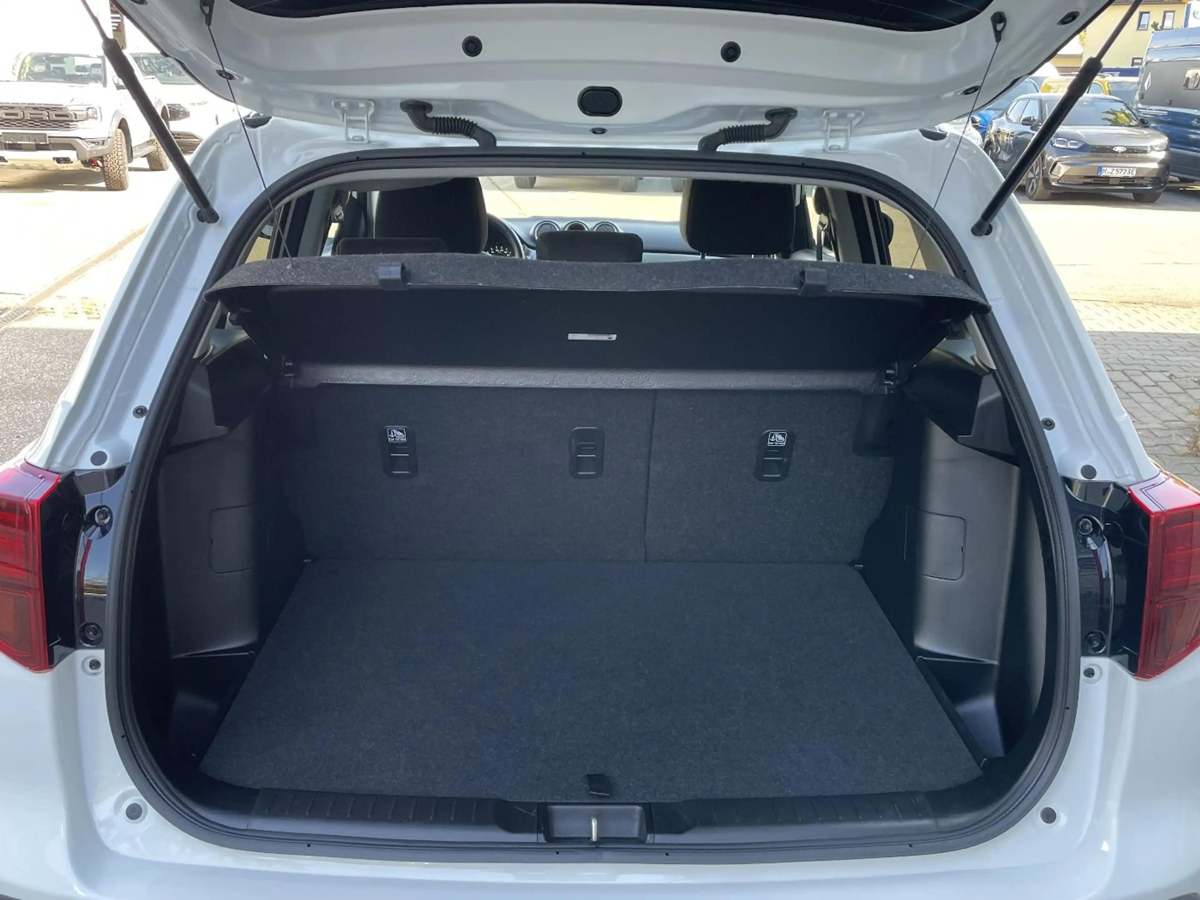 Suzuki Vitara Comfort Navi Kamera LED SHZ Alarm SHZ — photo 12