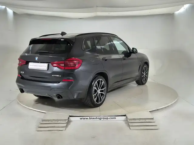 BMW X3 view 5