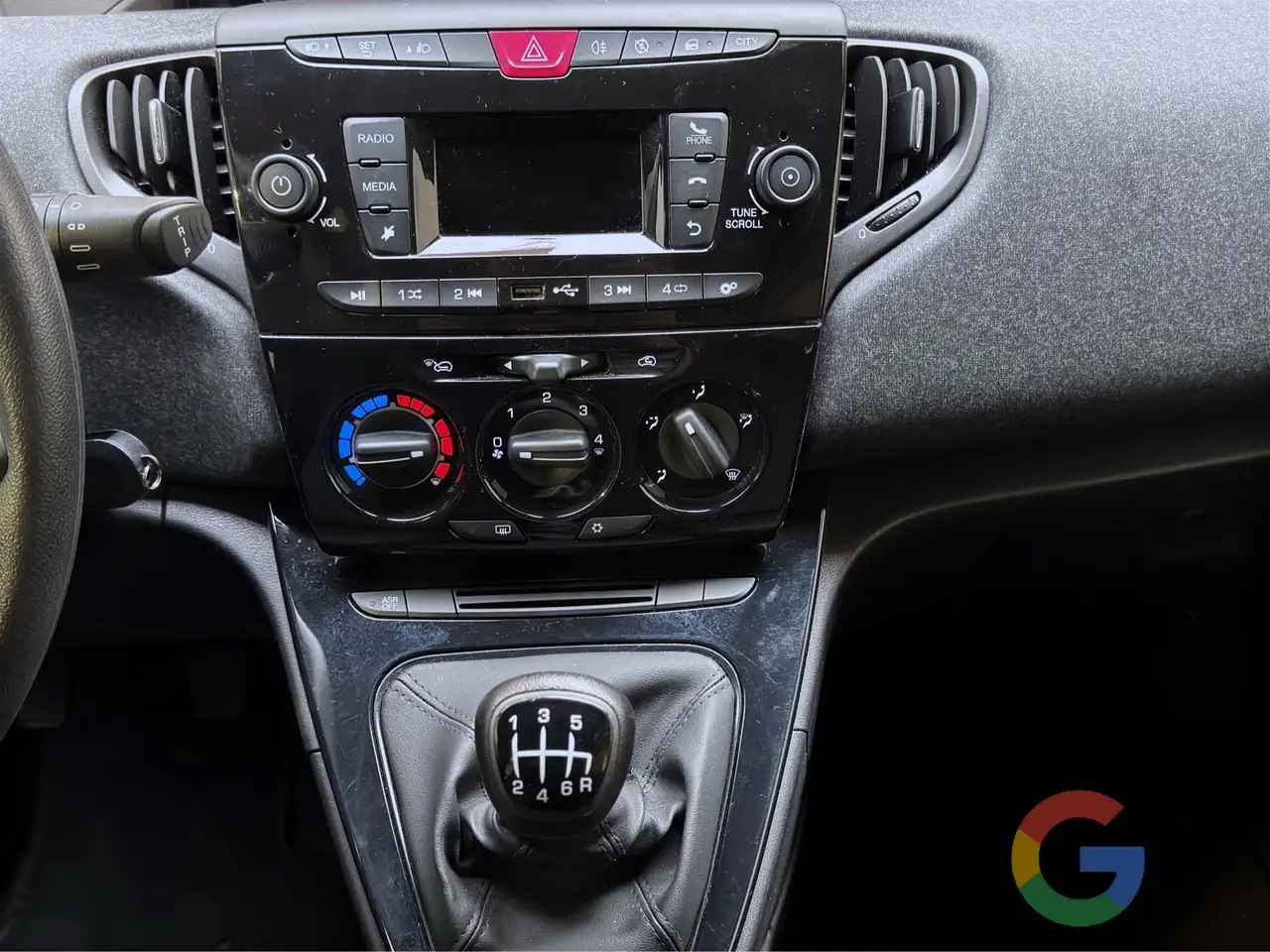 Lancia Ypsilon 2024 — фото 9