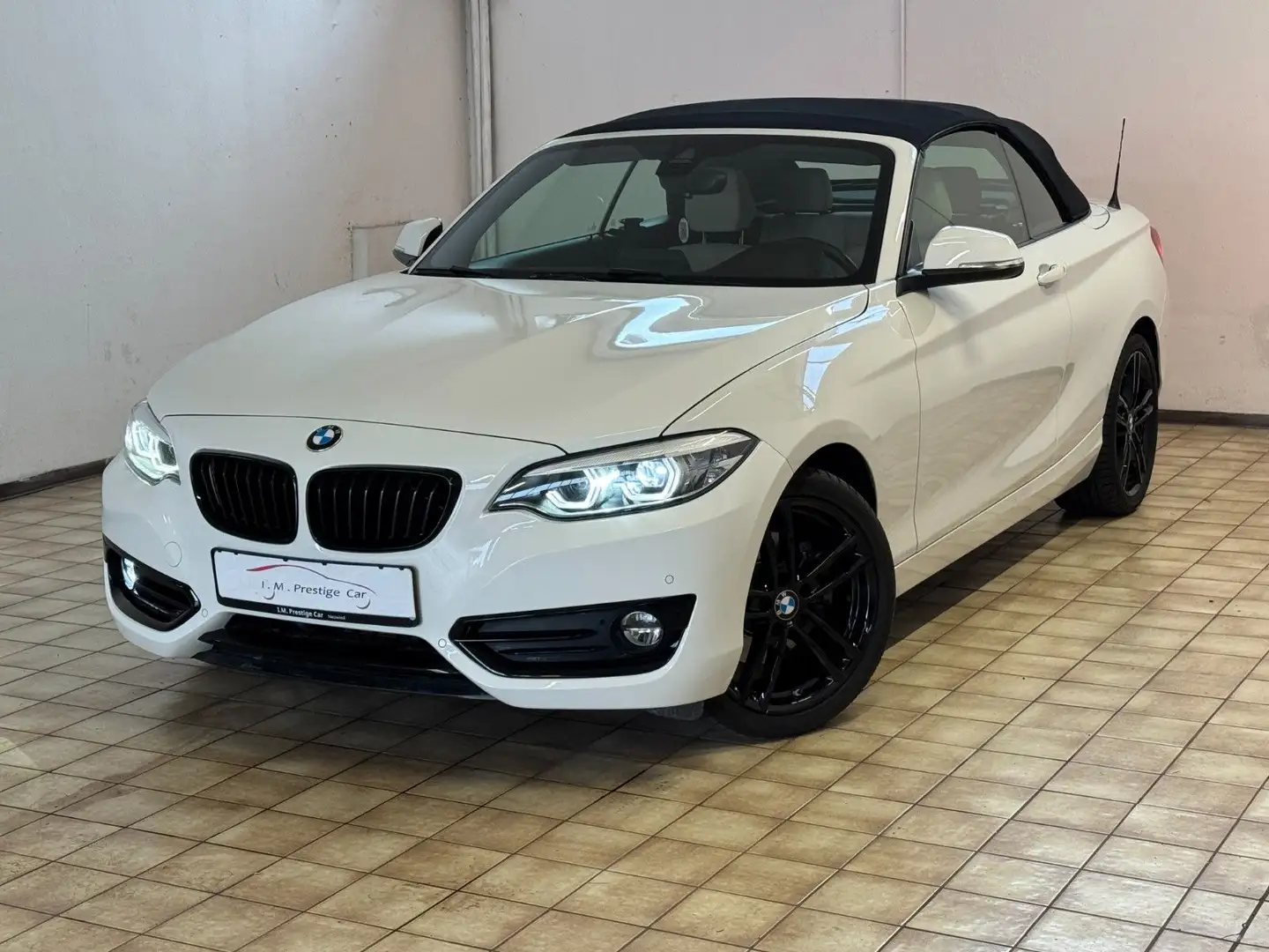 BMW 220 2 Cabrio 220 i Sport Line Aut. Navi Leder LED Blanc - 1