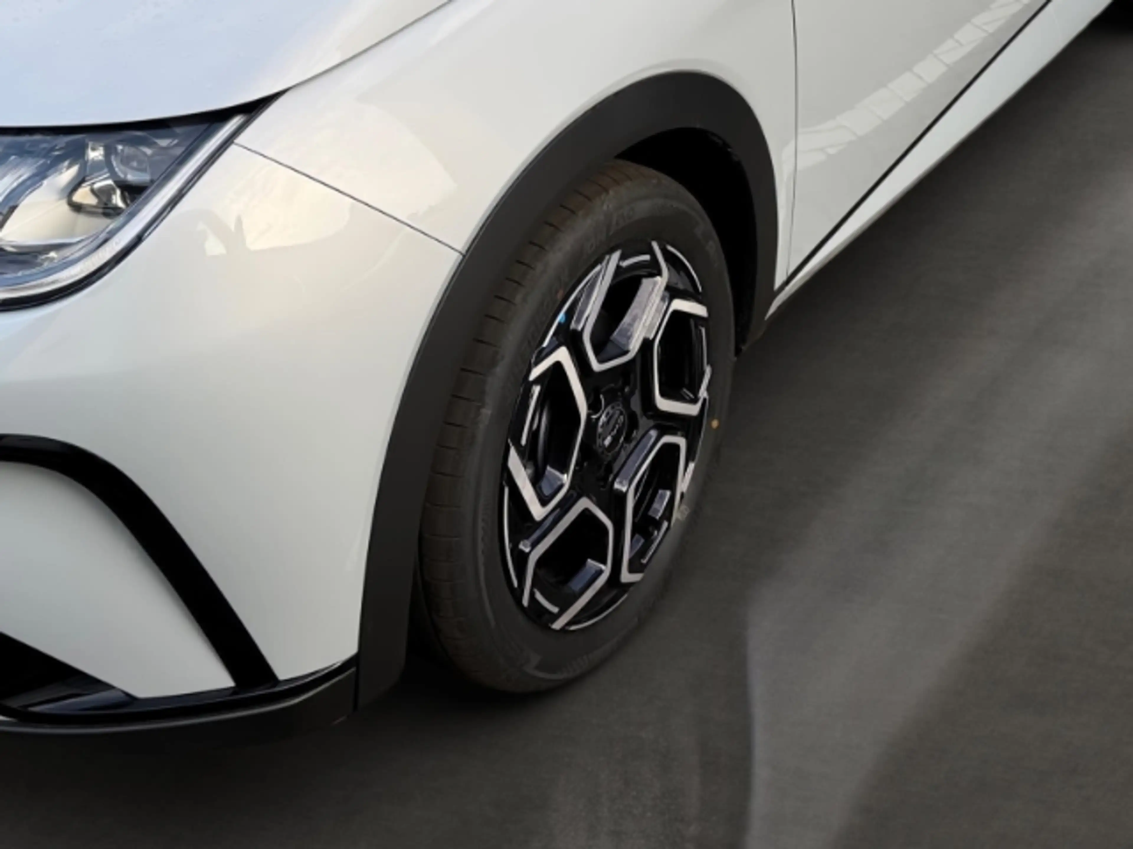 BYD Dolphin Design 360Kamera/Navi/Pano/Wärmepumpe — photo 4