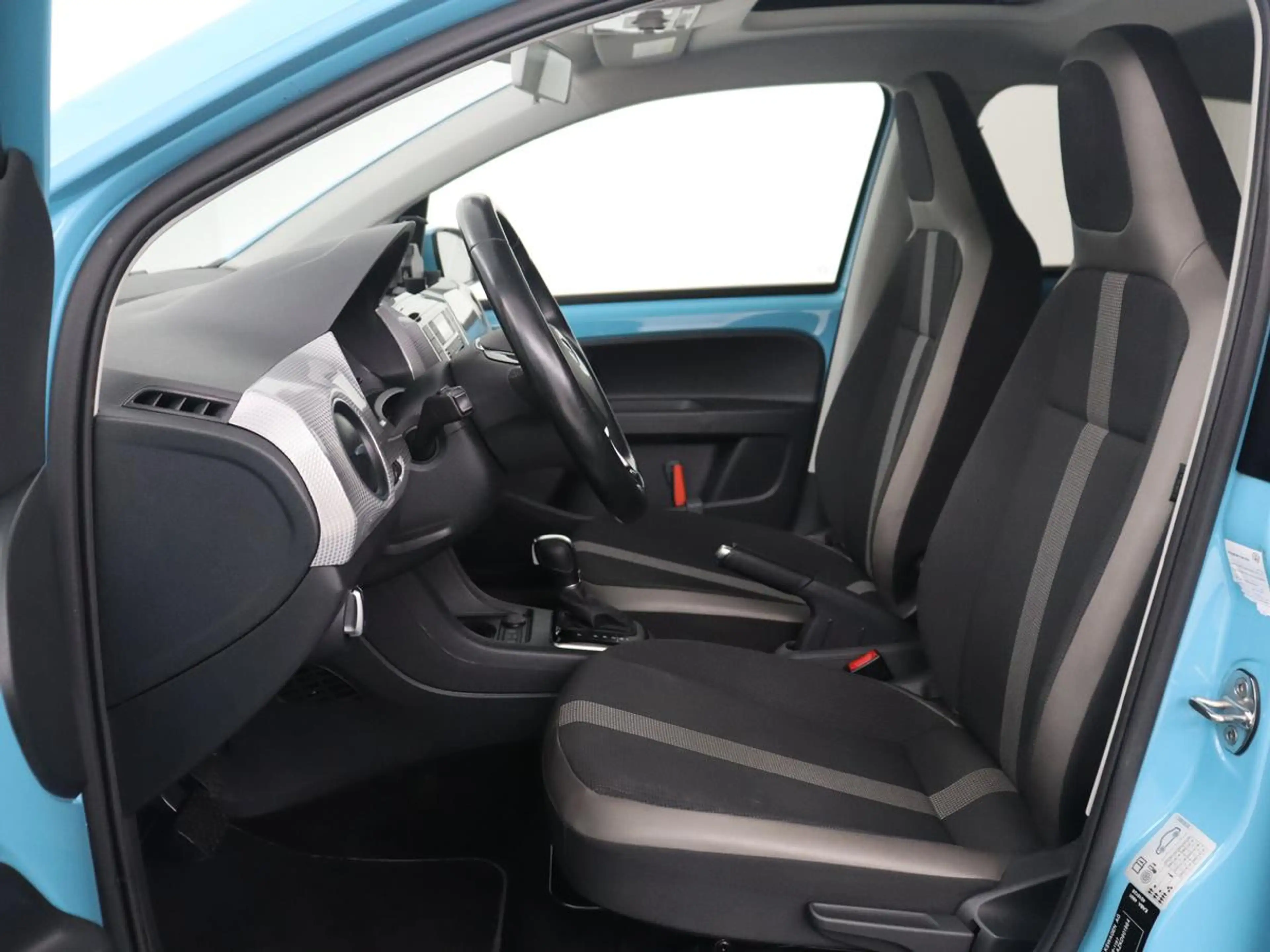 Volkswagen e-up! e-up! | SOH 88,3% | Stoelverwarming | Pano.Dak | C — photo 4