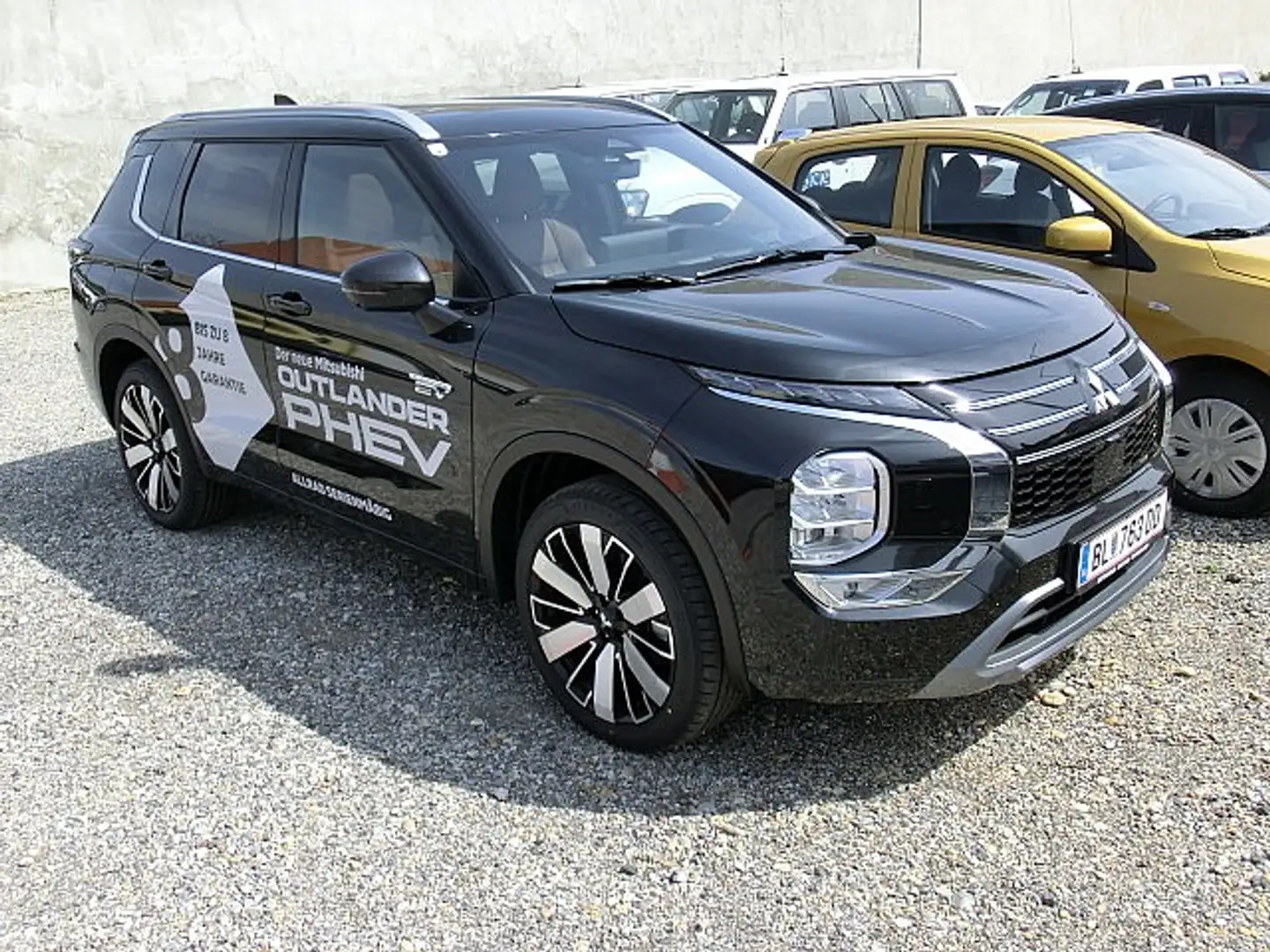 Mitsubishi Outlander 2,4 PHEV S-AWC Diamond Schwarz - 1