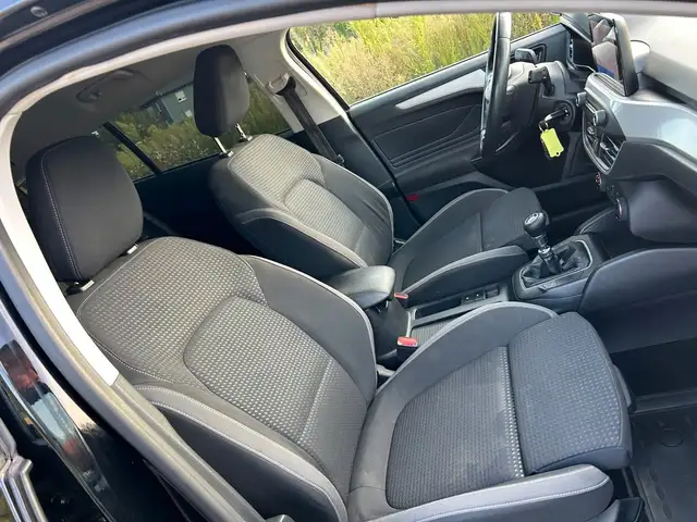 Ford Focus view 28