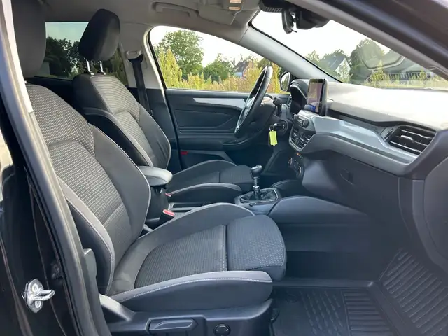 Ford Focus view 21