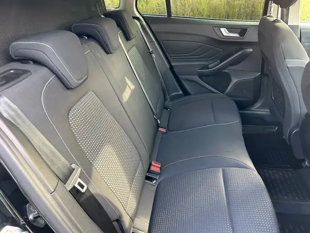 Ford Focus view 18