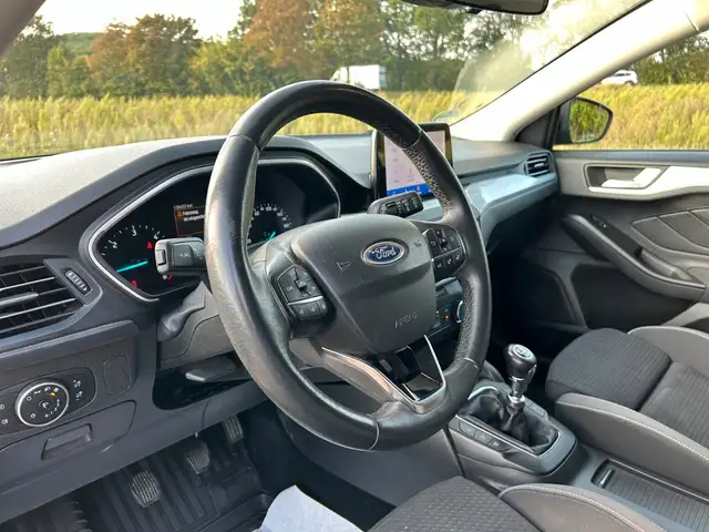 Ford Focus view 14