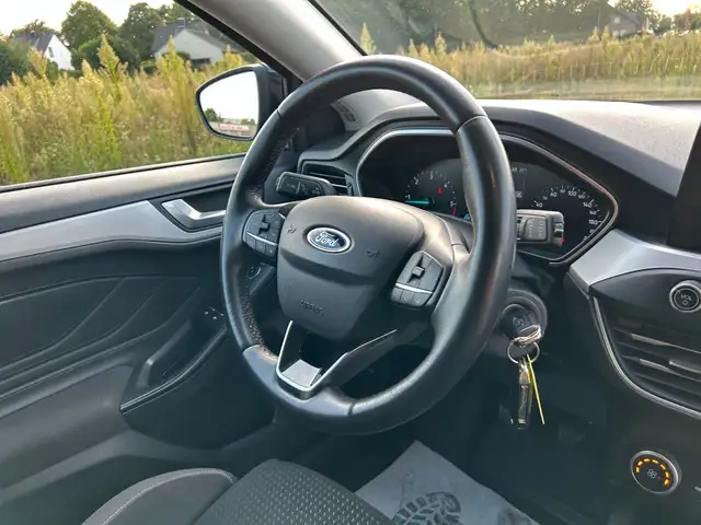 Ford Focus view 24