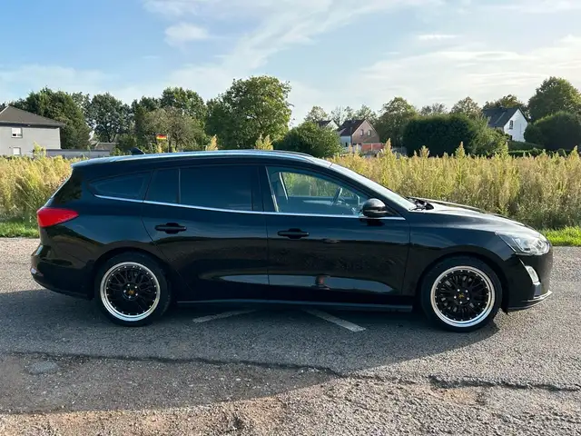 Ford Focus view 6