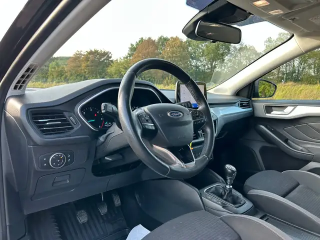 Ford Focus view 11