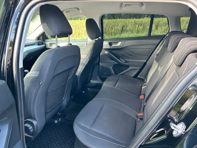 Ford Focus view 16