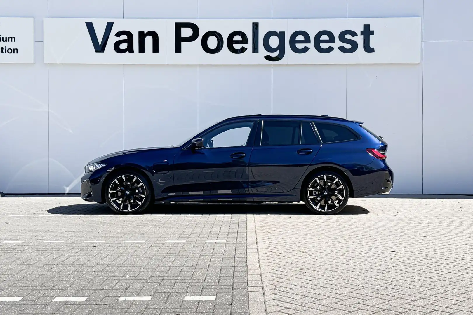 BMW 330 3 Serie Touring 330e | M Sport | Innovation Pack | Bleu - 2