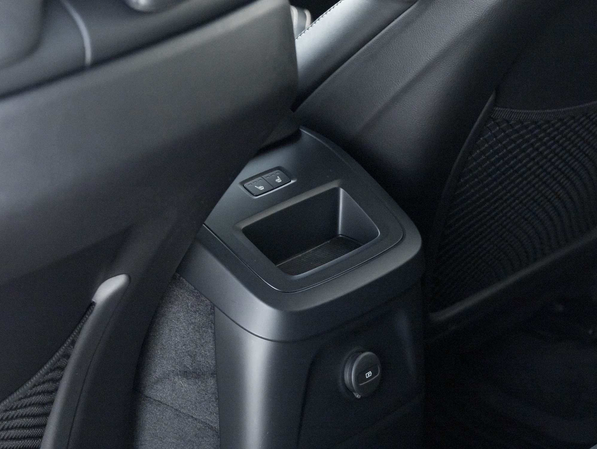 2022 Volvo XC60 T8 eAWD PHEV R-Design |NEW TIRES |VOLVO CPO thumb 23
