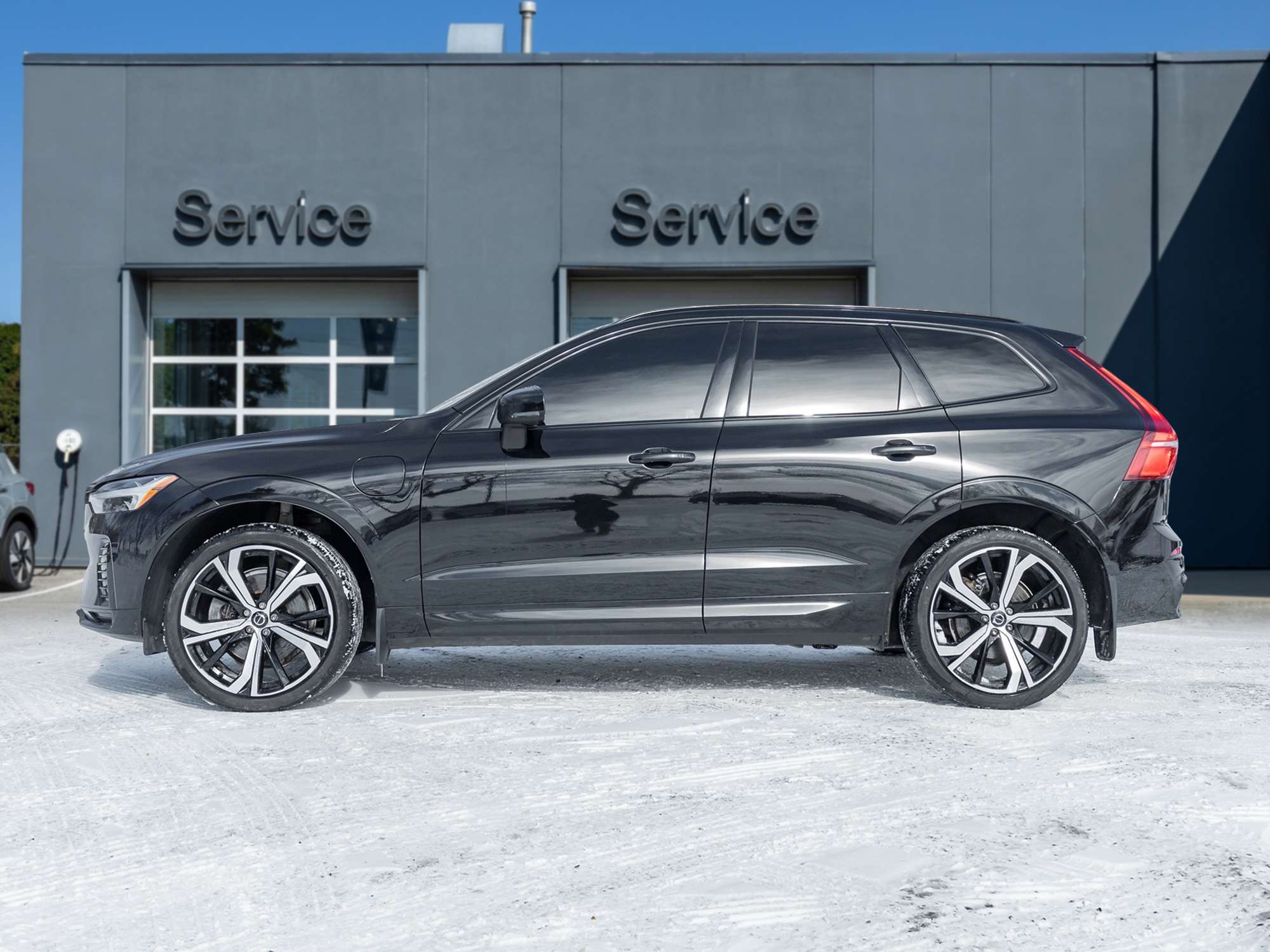 2022 Volvo XC60 T8 eAWD PHEV R-Design |NEW TIRES |VOLVO CPO alt 3