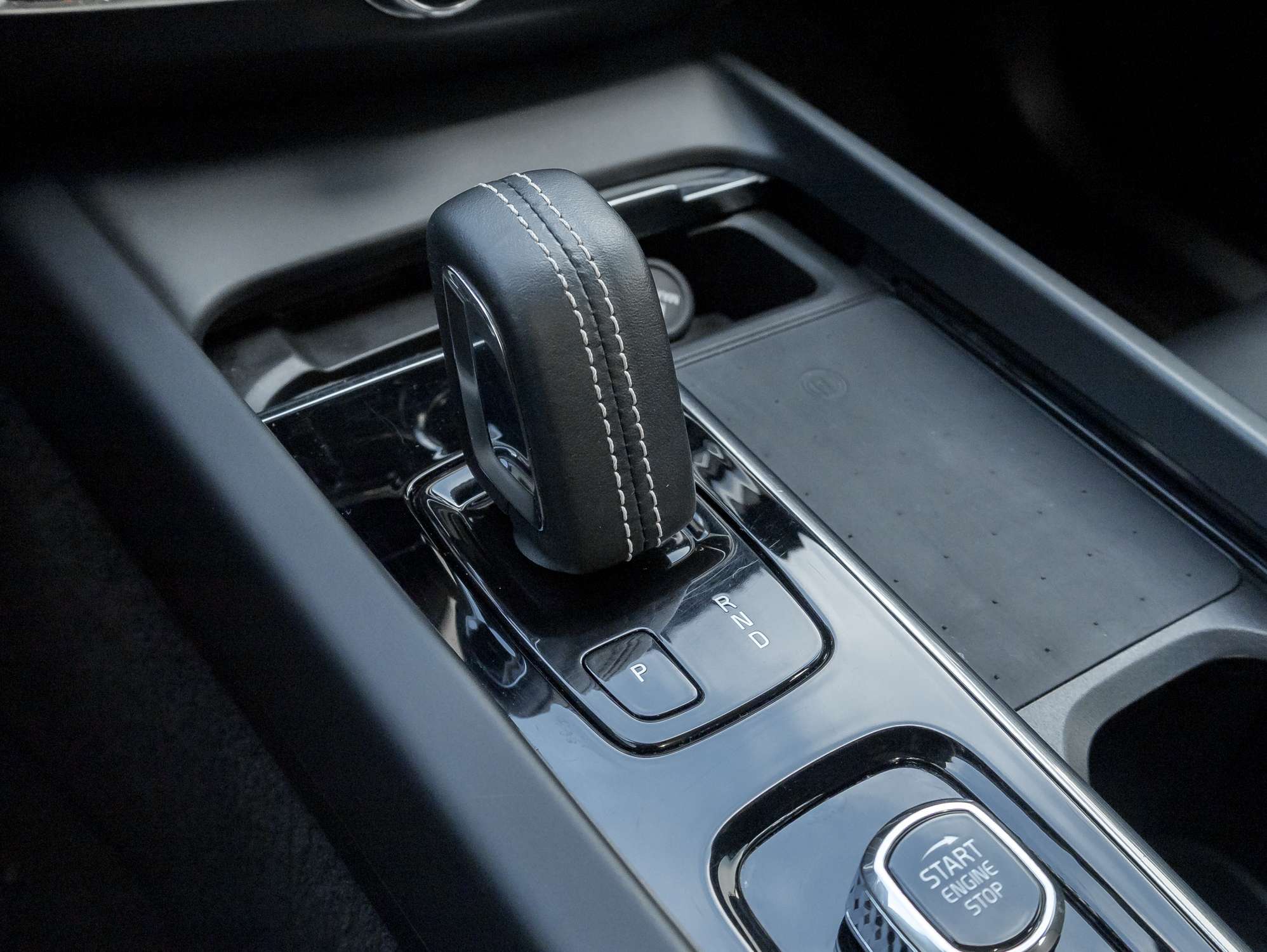 2022 Volvo XC60 T8 eAWD PHEV R-Design |NEW TIRES |VOLVO CPO thumb 15