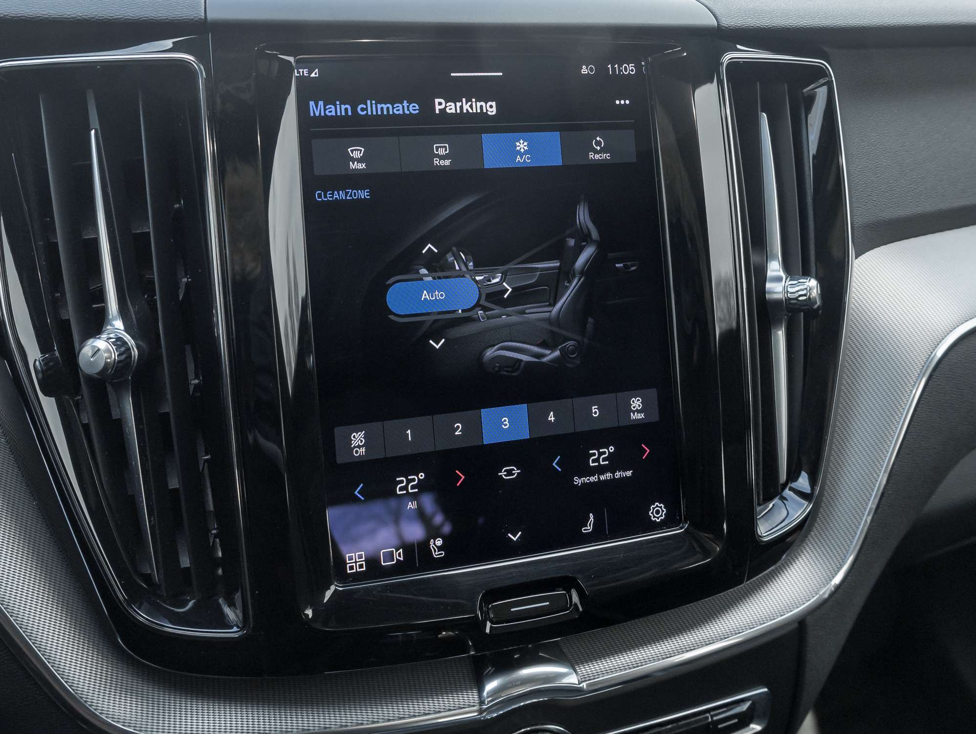 2022 Volvo XC60 T8 eAWD PHEV R-Design |NEW TIRES |VOLVO CPO thumb 18