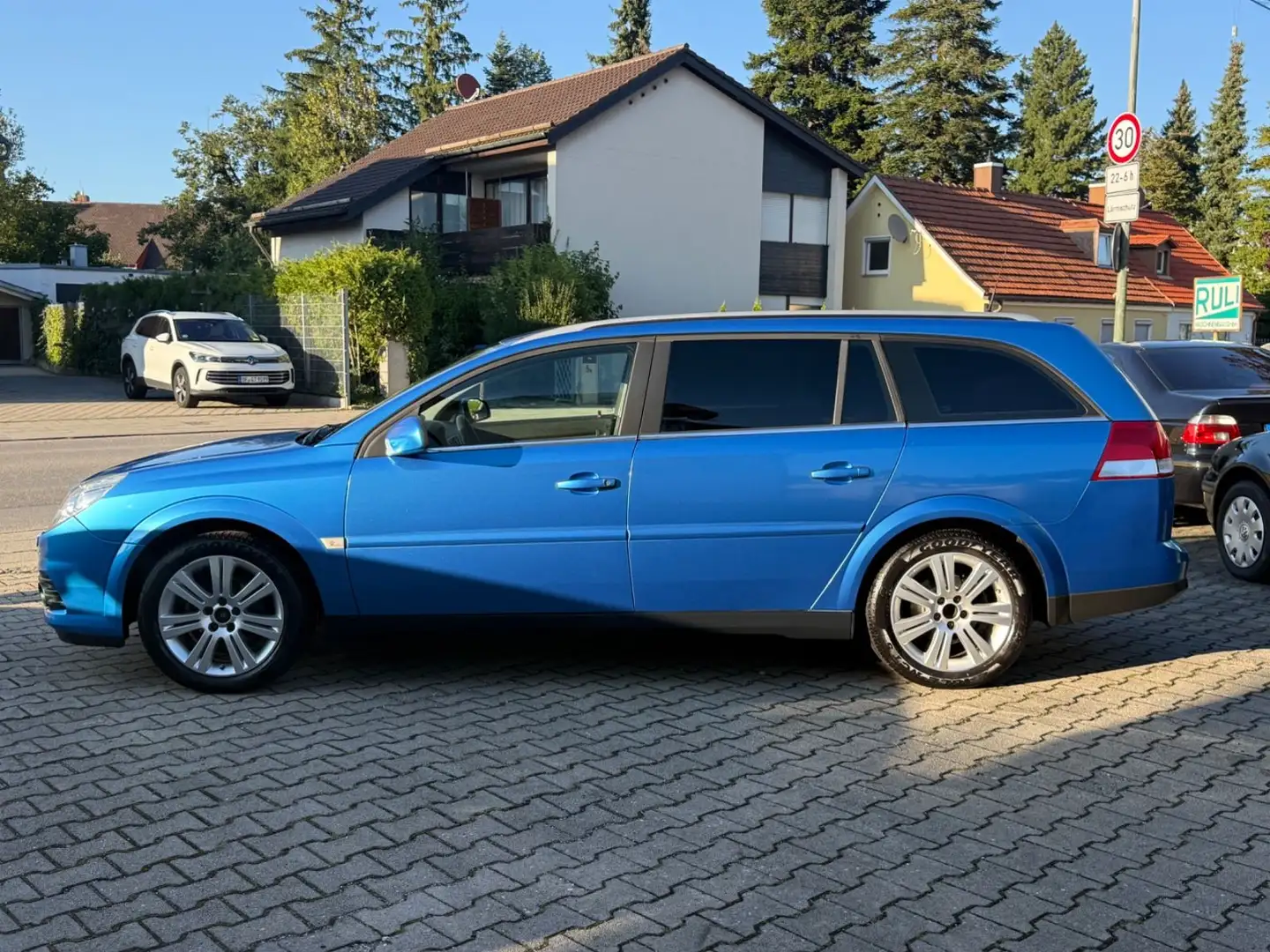Opel Vectra Caravan 2.2 Direct First Edition TÜV NEU* Blau - 2