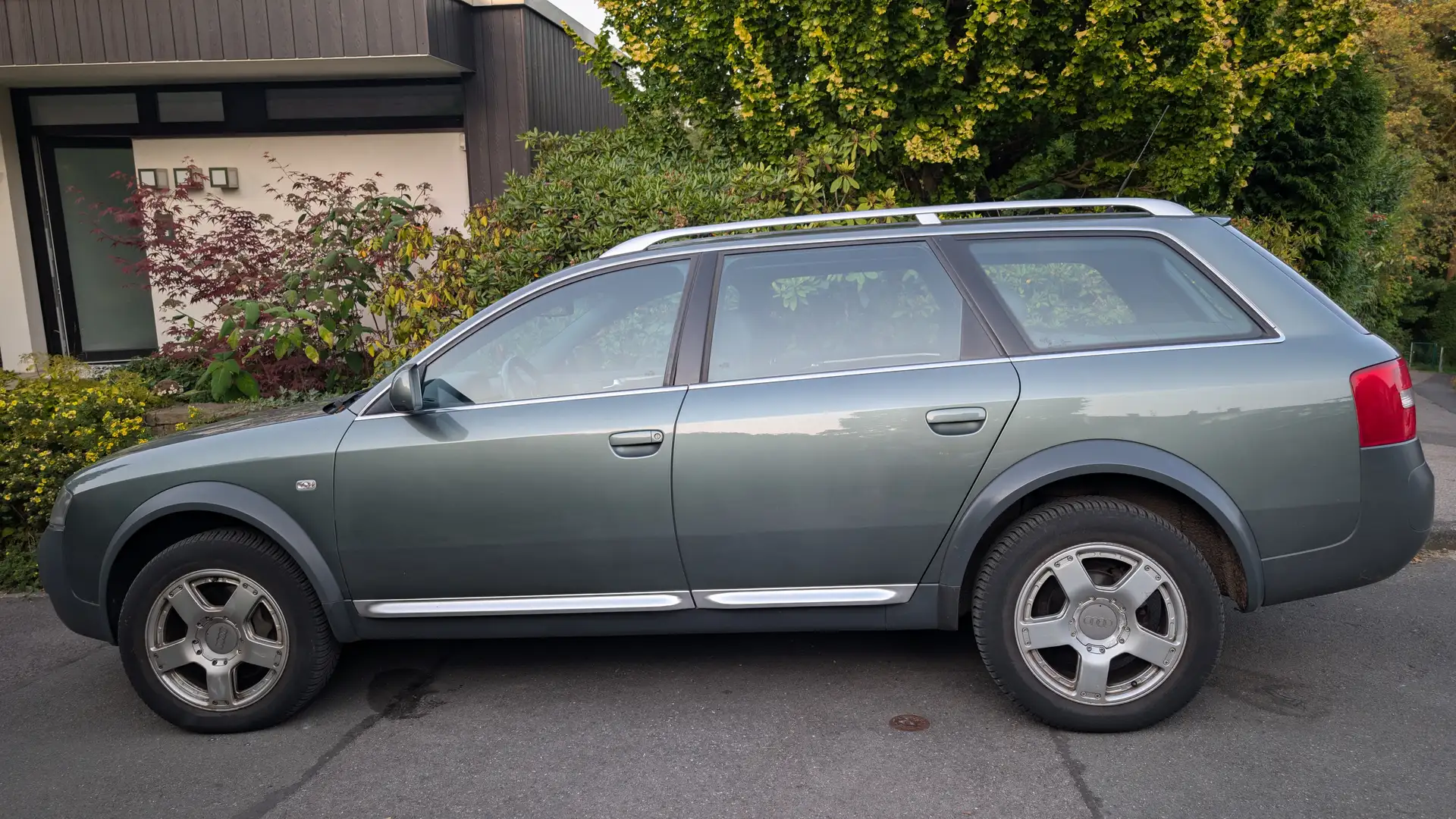 Audi A6 allroad 2,5 Liter quattro, Tiptronic 179 PS Grün - 2