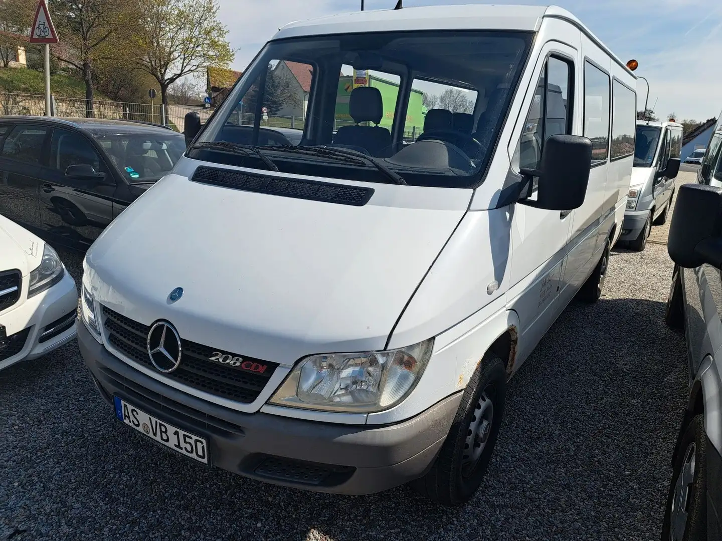 Mercedes-Benz Sprinter Kombi 208 CDI "8-Sitzer" Lang Bílá - 1