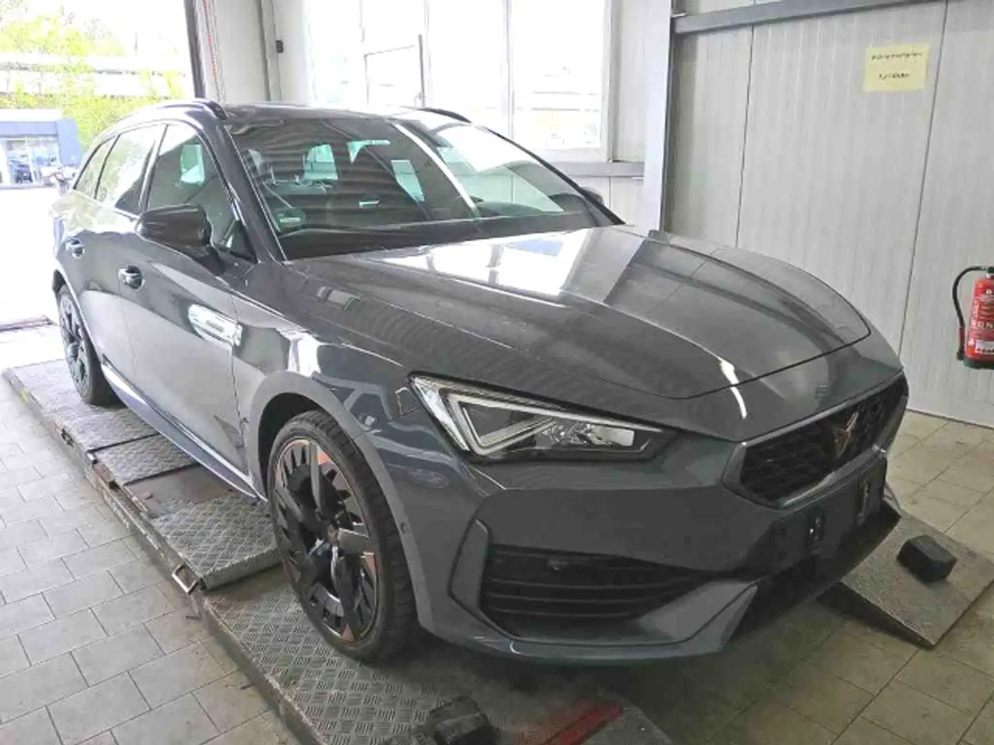 CUPRA Leon Sportstourer 1.4 eHybrid VZ NAVI KAMERA SIT Grau - 2
