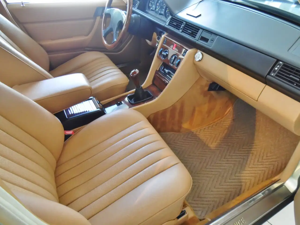 Mercedes-Benz E 230 /Schiebedach/H-Gutachten/Leder/ZV/Bestzust., foto 10