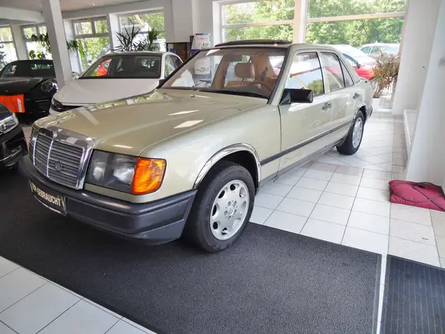 Mercedes-Benz E 230 /Schiebedach/H-Gutachten/Leder/ZV/Bestzust.