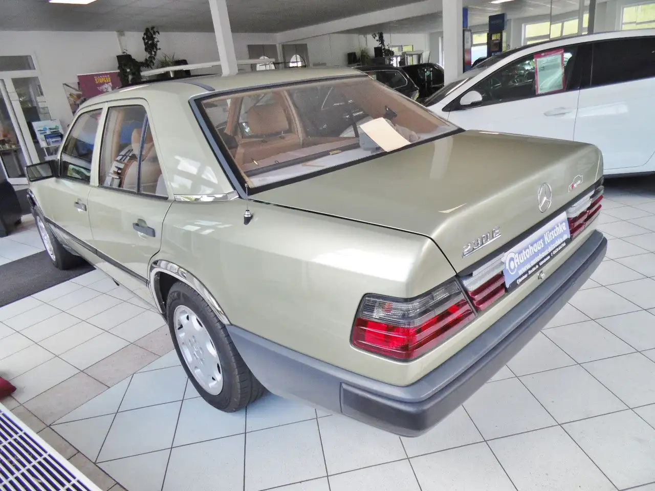Mercedes-Benz E 230 /Schiebedach/H-Gutachten/Leder/ZV/Bestzust., foto 4