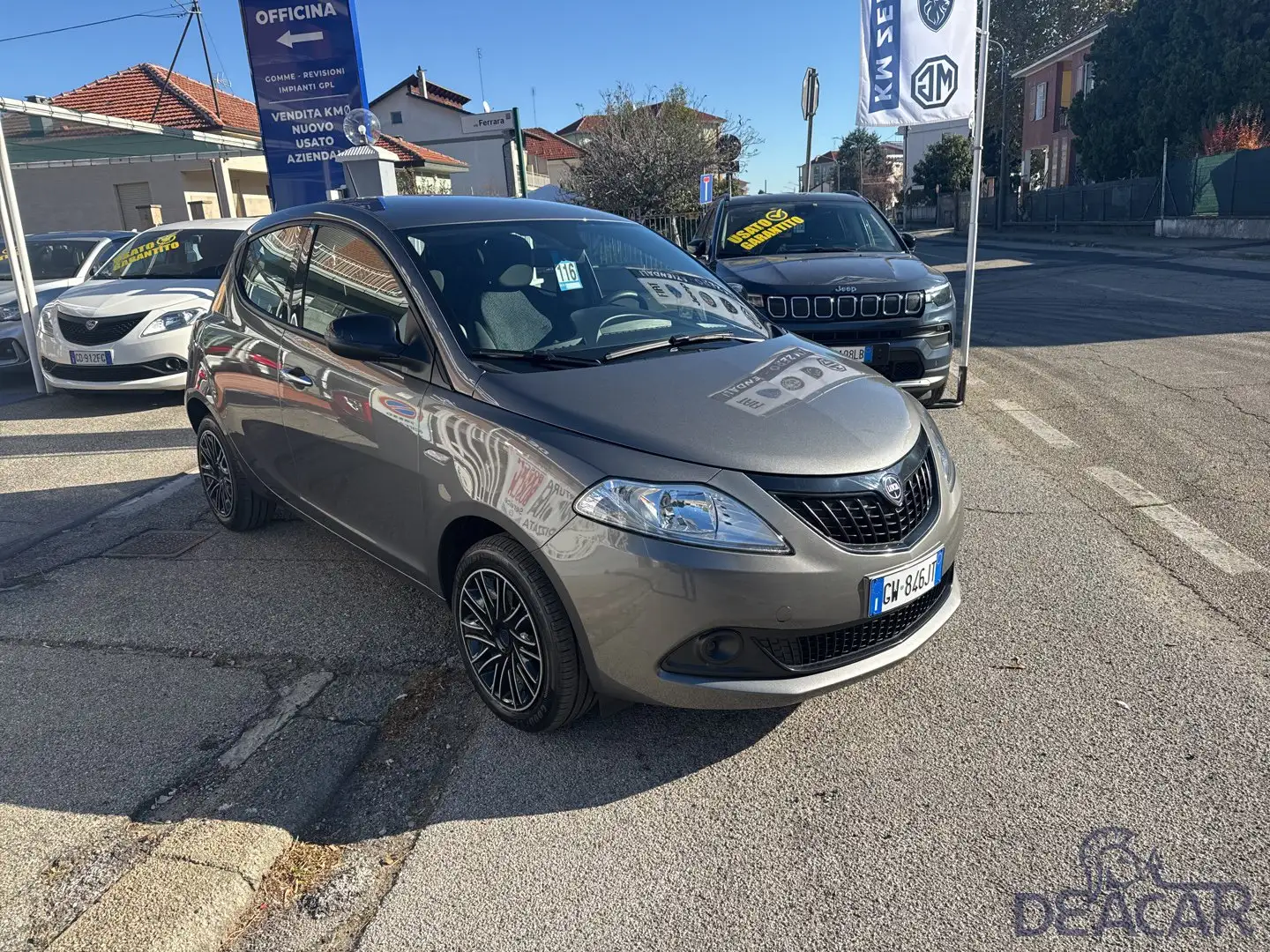 Lancia Ypsilon Ypsilon 1.0 FireFly 5 porte S&S Hybrid Oro 5 posti Grijs - 2