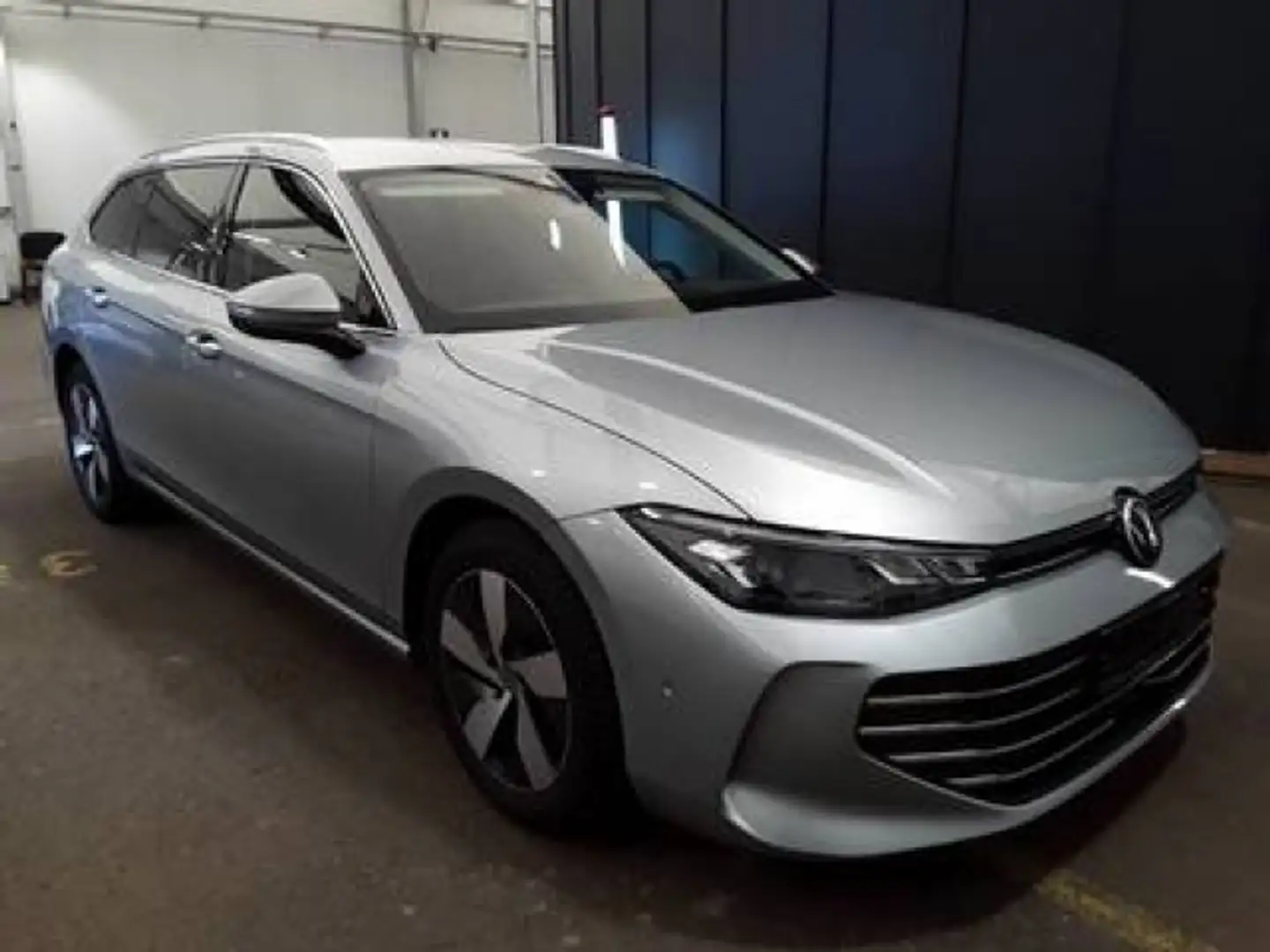 Volkswagen Passat Variant Business 2,0 TDI DSG LED NAVI AHK Zilver - 2