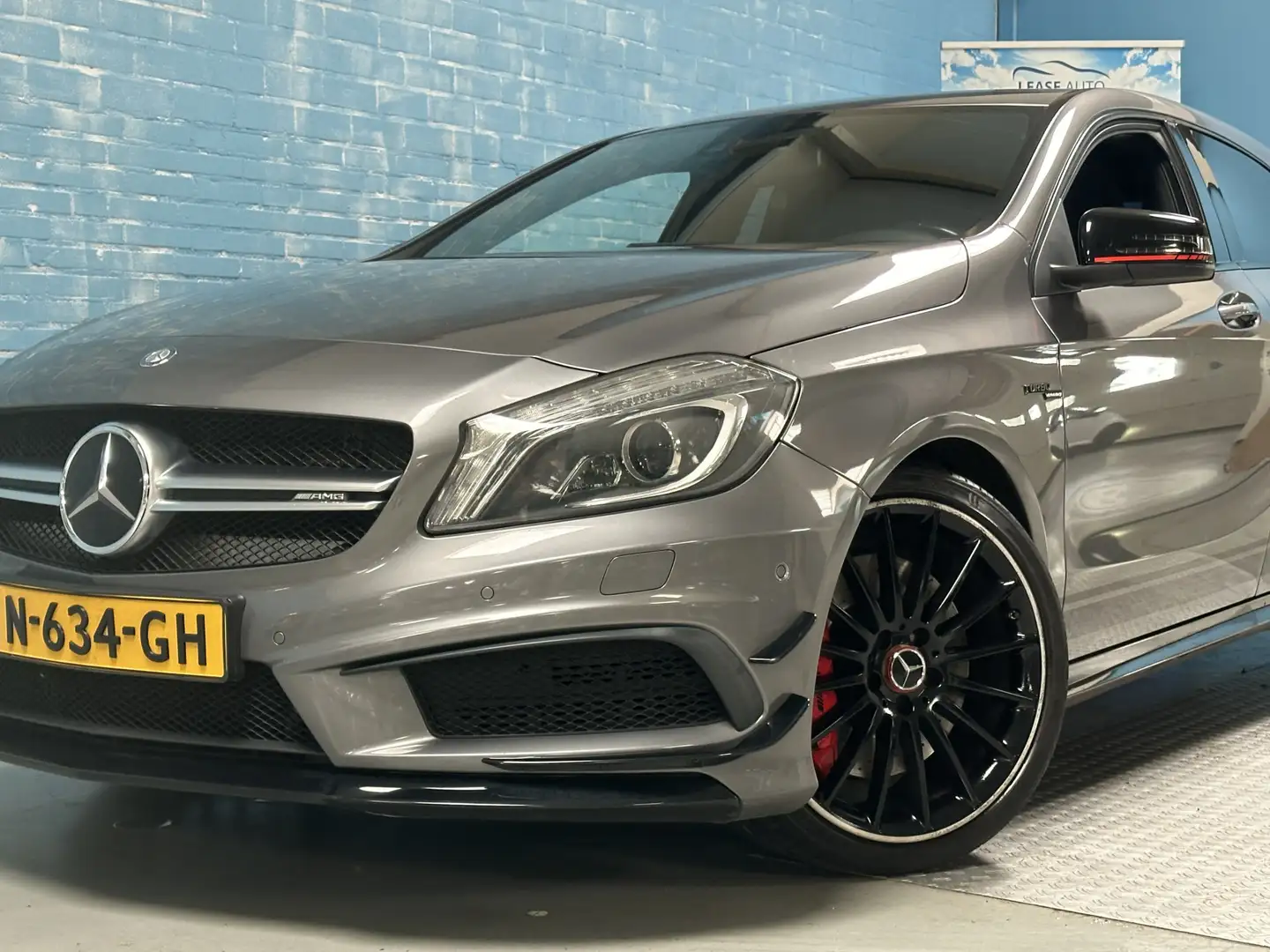 Mercedes-Benz A 45 AMG 4MATIC AMG SPORT / LEER / LMV /470pk Auto rijd goe Grijs - 2