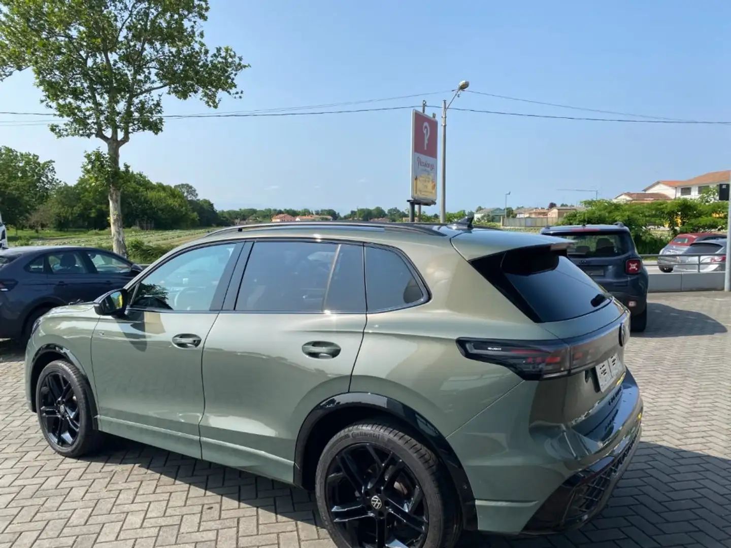 Volkswagen Tiguan 2.0 TDI 150 CV SCR DSG R-Line Verde - 1