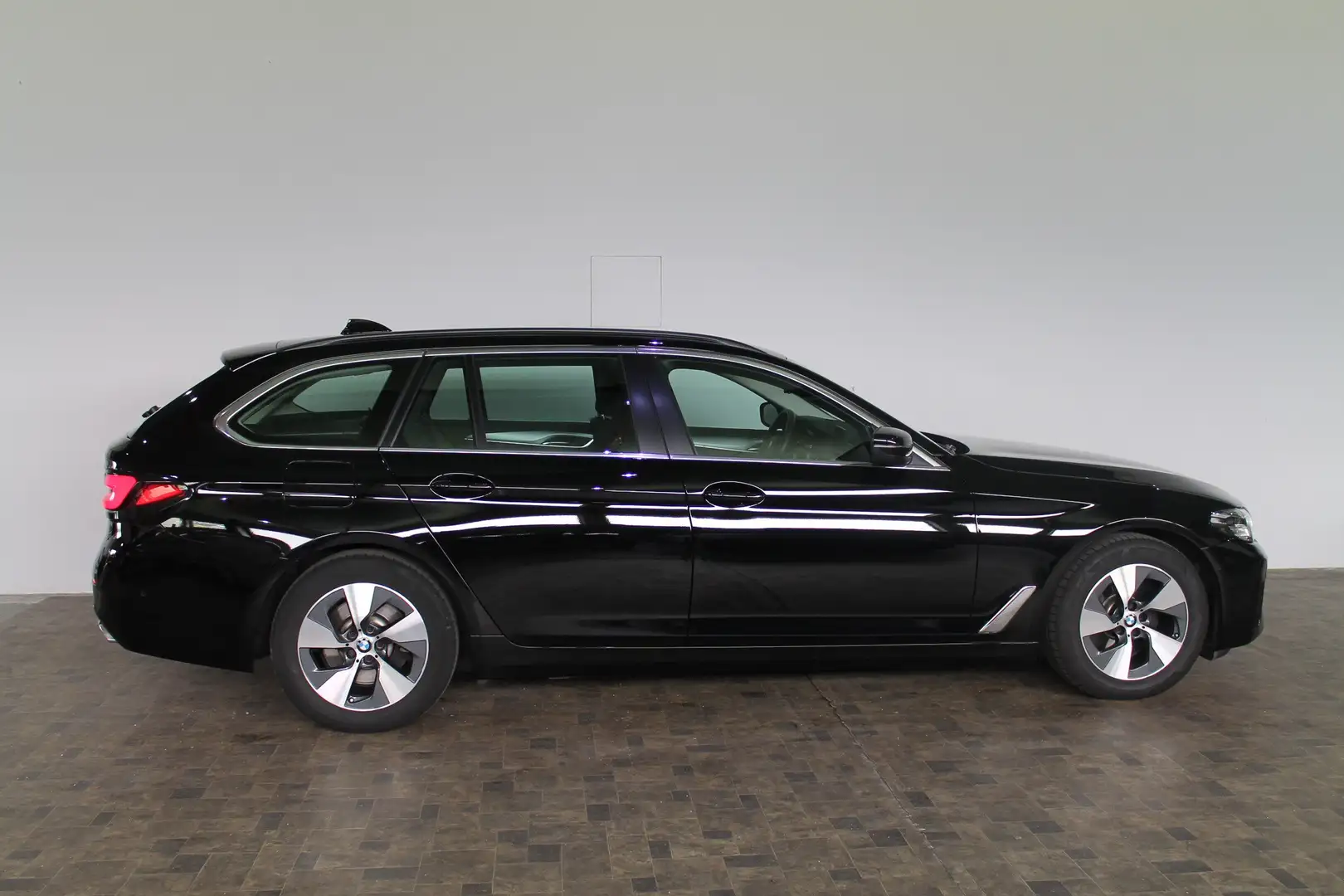 BMW 520 520 d Touring, LED, Kamera, DAB, Alufelgen Black - 1
