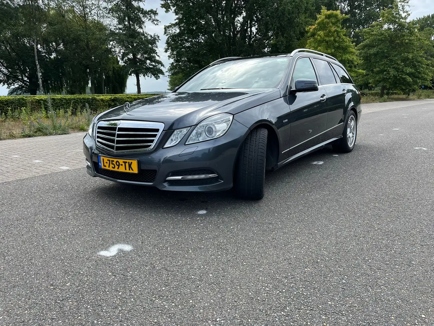 Mercedes-Benz E 200 CGI Edition Sp. AMG Grijs - 2