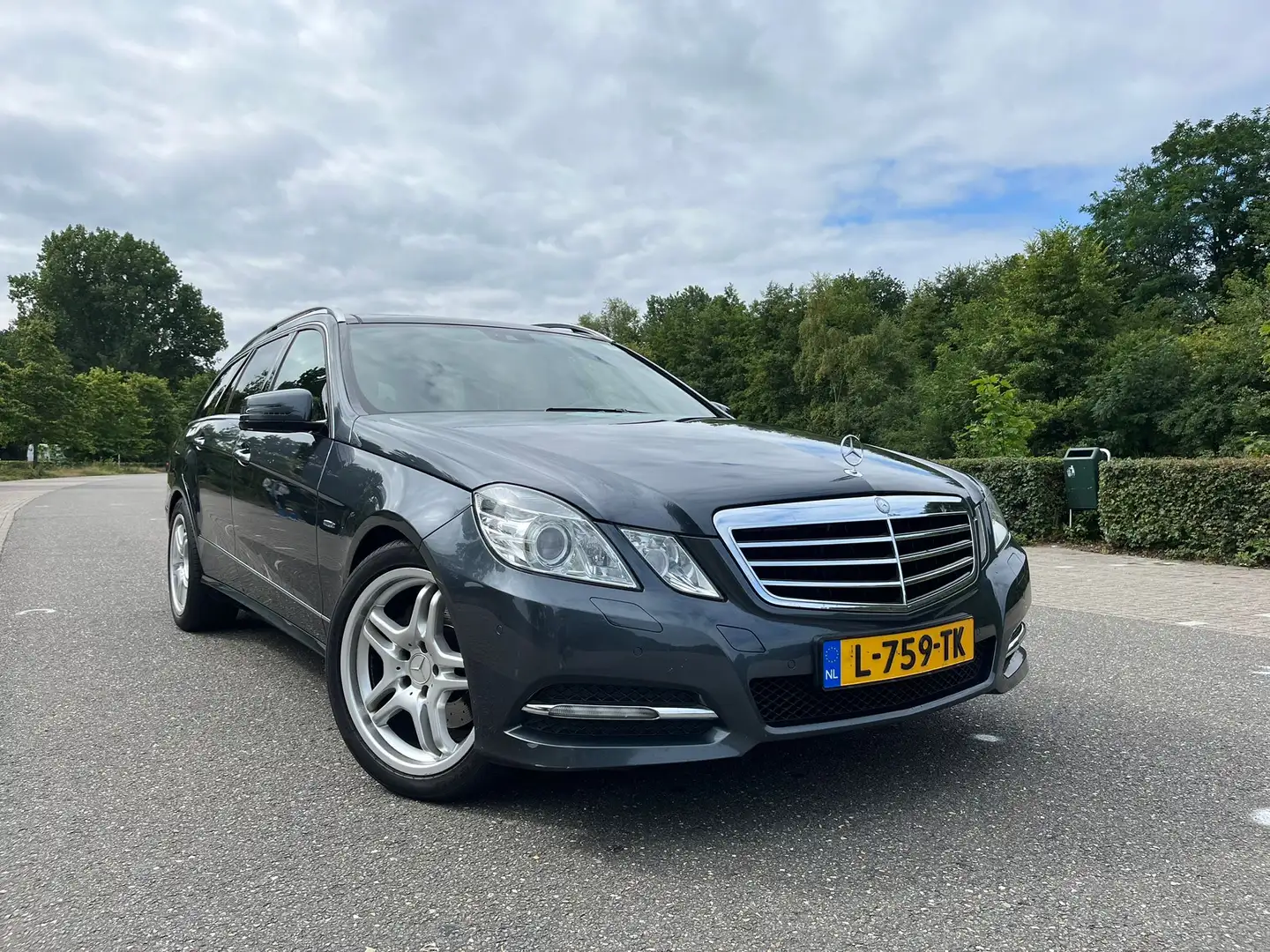 Mercedes-Benz E 200 CGI Edition Sp. AMG Grijs - 1
