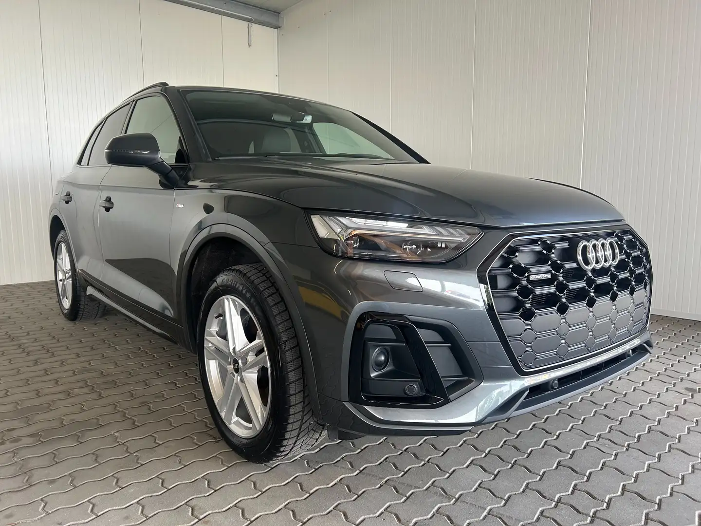 Audi Q5 40 TDI quattro S line Grijs - 1