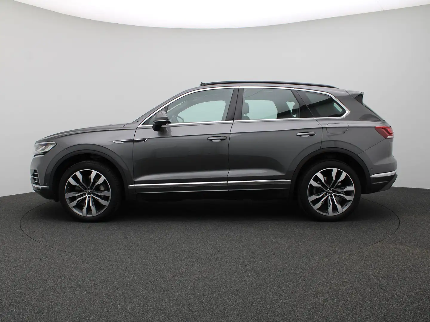 Volkswagen Touareg 3.0 TSi eHybrid 4MOTION Elegance 381PK DSG Pano-Sc Grijs - 2